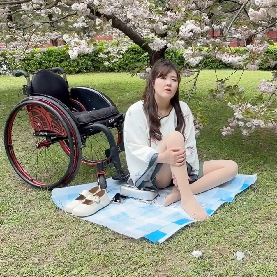 The Para Girl Fiona – A Day at the Park in an Electric Wheelchair