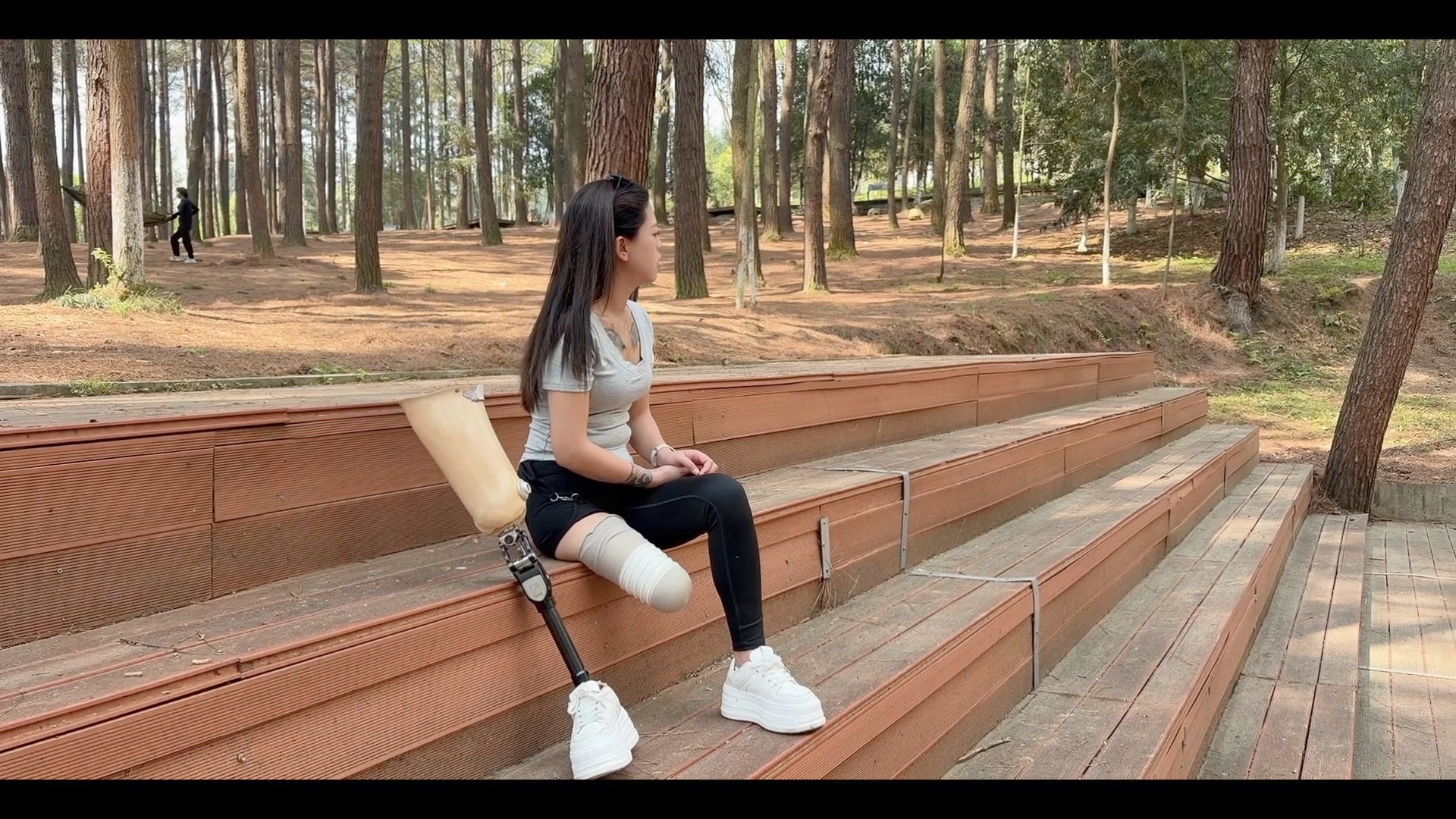 Amy: Sak Amputee girl - Playing in the park wearing a prosthetic leg