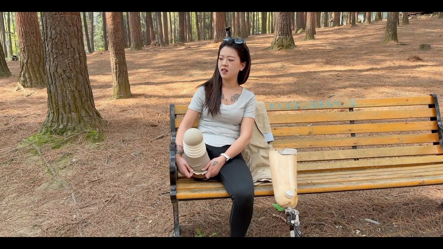 Amy: Sak Amputee girl - Playing in the park wearing a prosthetic leg