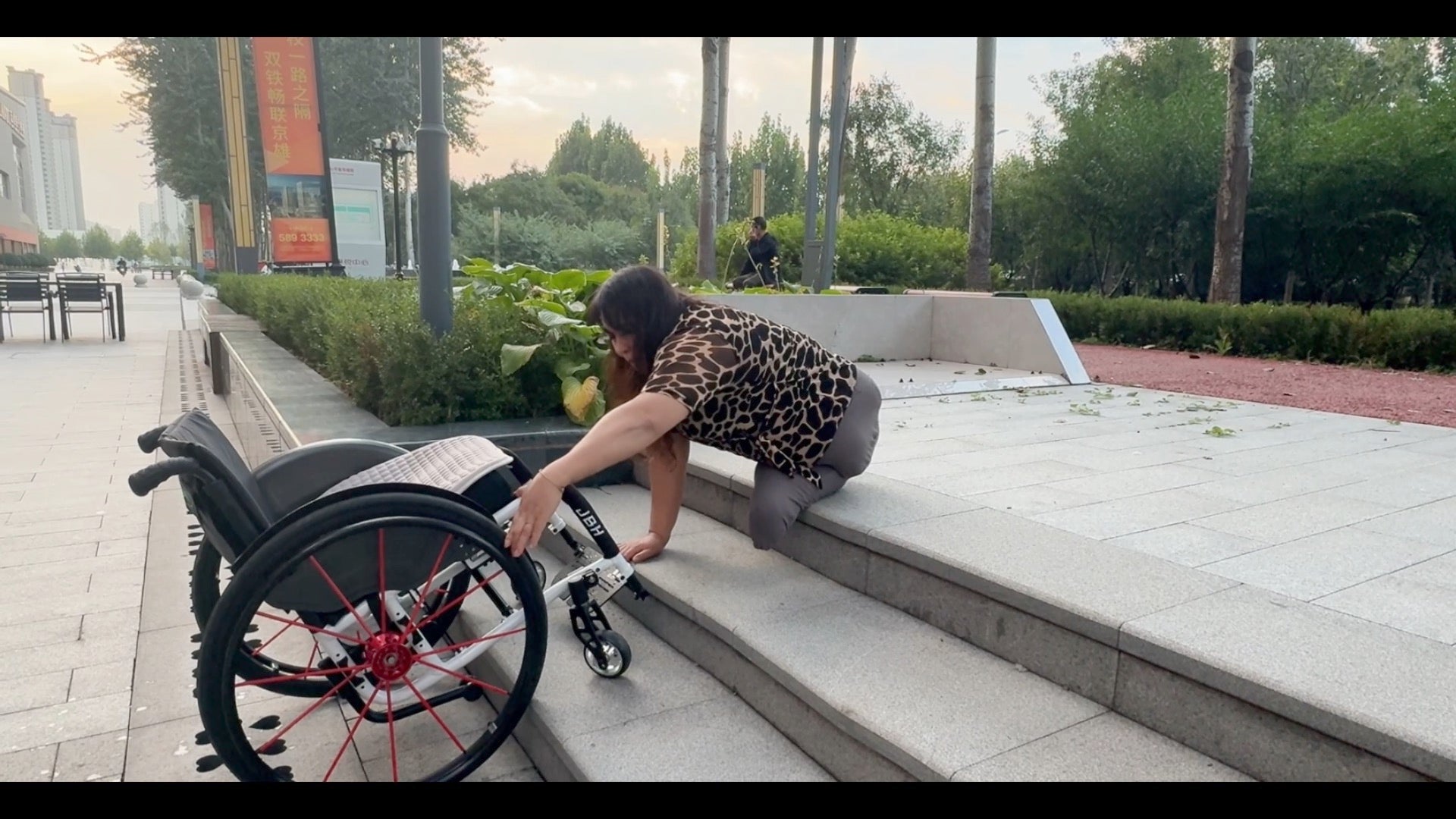 Barbie: RbkLhp Amputee Girl goes out in a wheelchair.
