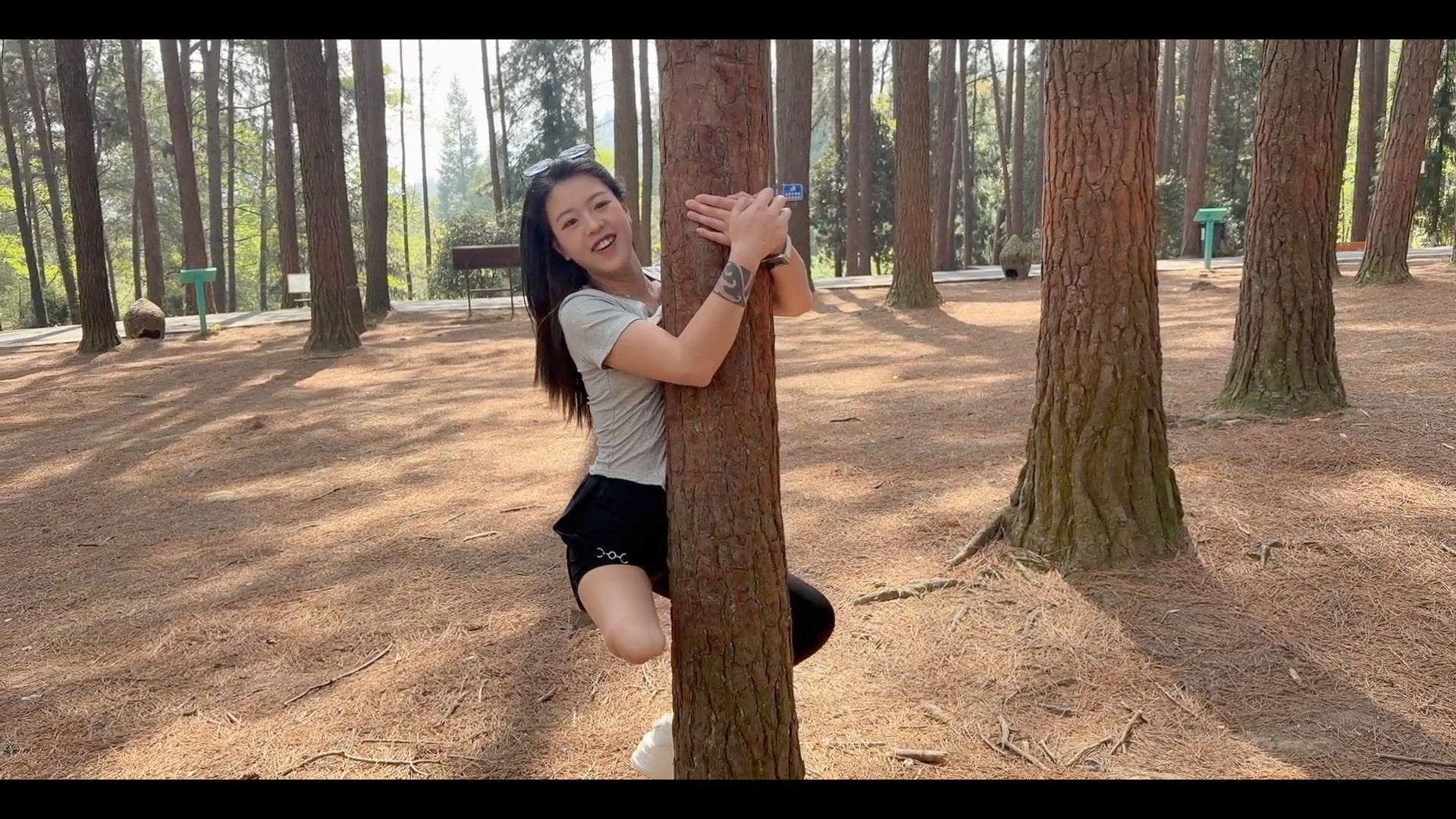 Amy: Sak Amputee girl - Playing in the park wearing a prosthetic leg