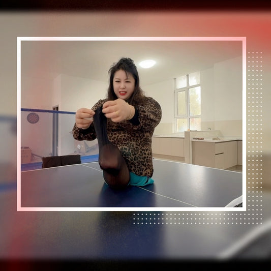 Barbie: RbkLhp Amputee Girl plays ping pong with her amputated limbs