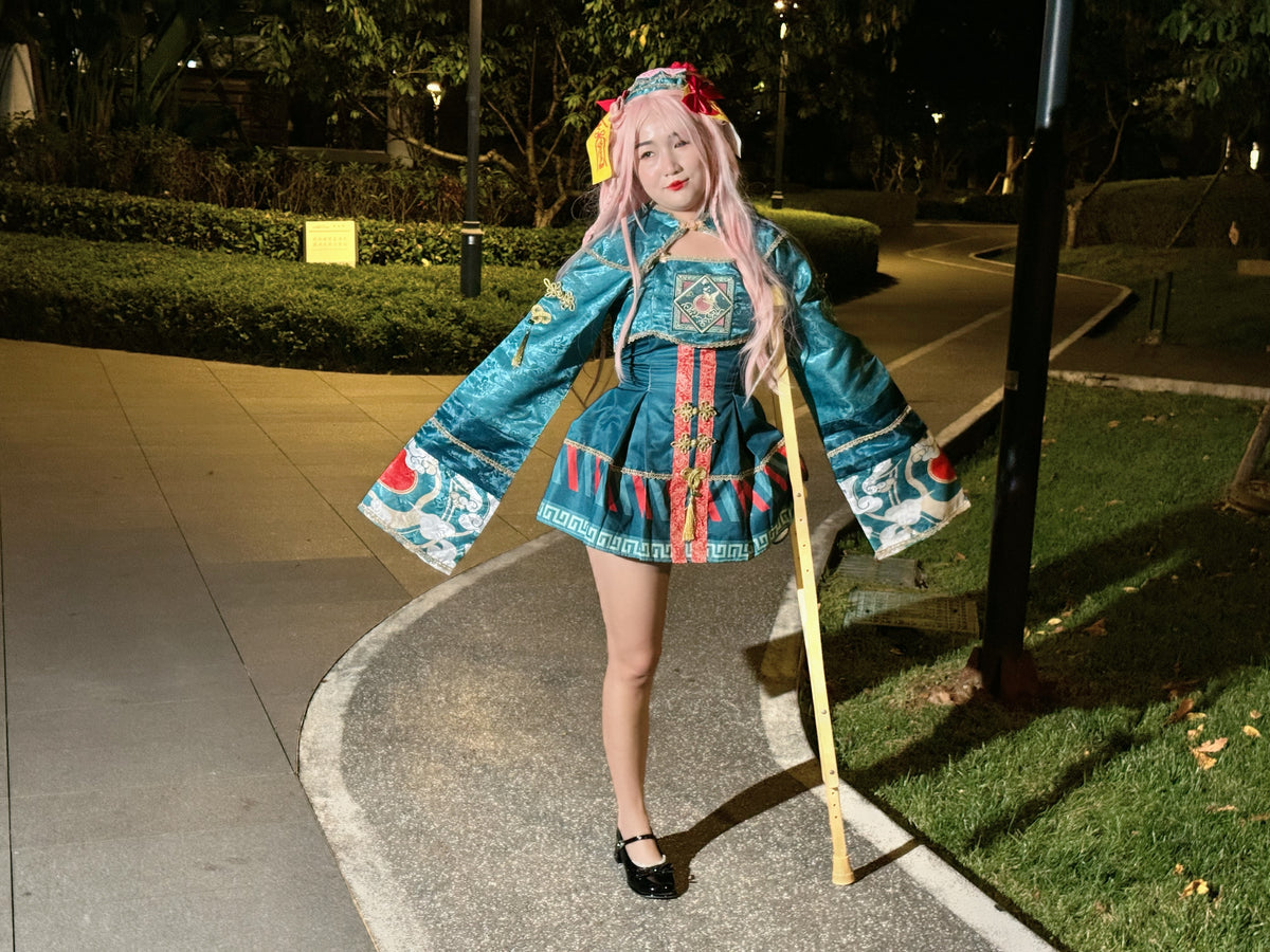 Naomi: Sak Amputee Girl - Halloween Special: A Costume Walk After Dark