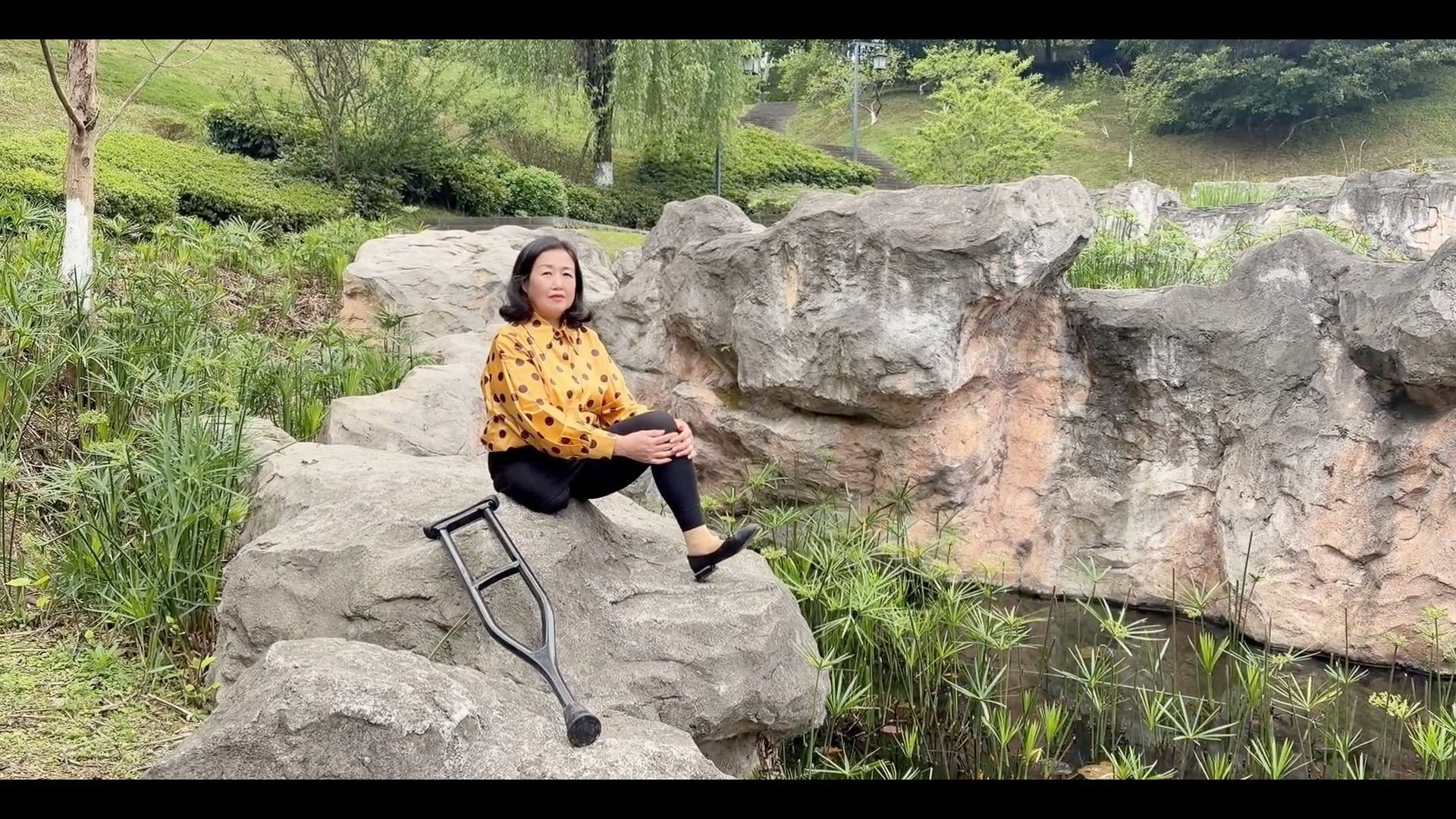 The SAK Lady Aurora - Strolling through the park on crutches