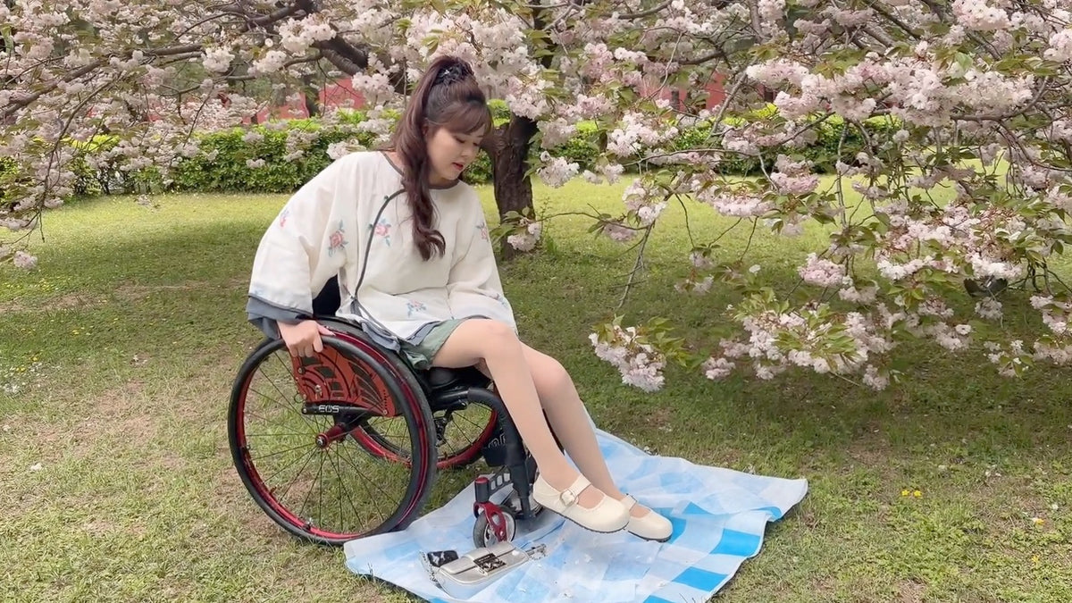 The Para Girl Fiona – A Day at the Park in an Electric Wheelchair