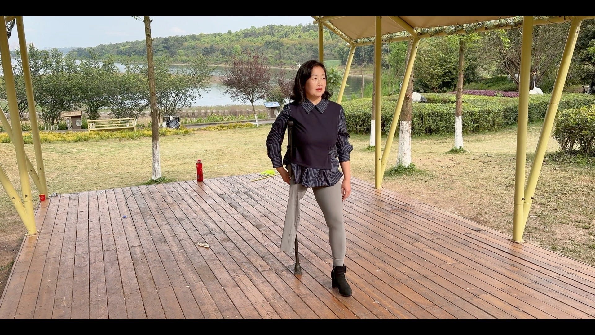 The SAK Lady Aurora — Outdoor Walking with a Cane