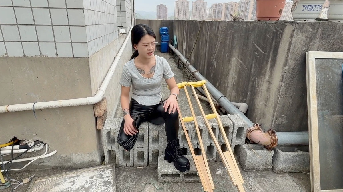 Amy: Sak Amputee Girl - Climbing stairs in leather pants and boots with crutches
