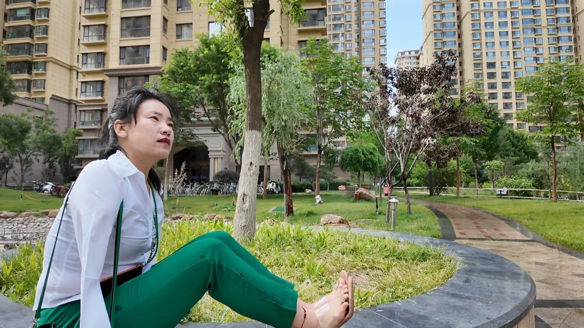 Annie: DAE ampute girl takes a walk in the park - AmputeeClub