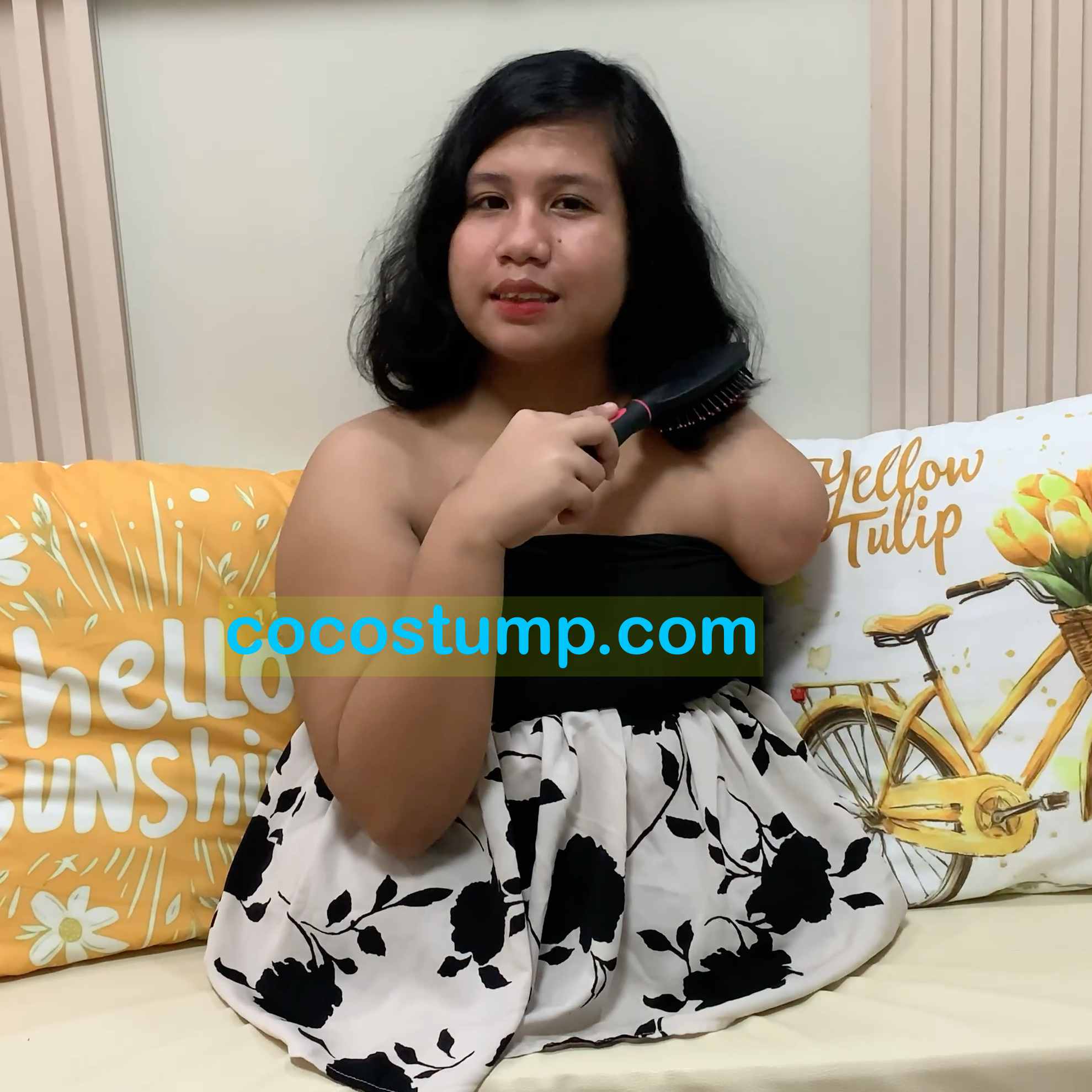 CoCoStump - Mermaid doing hair OV