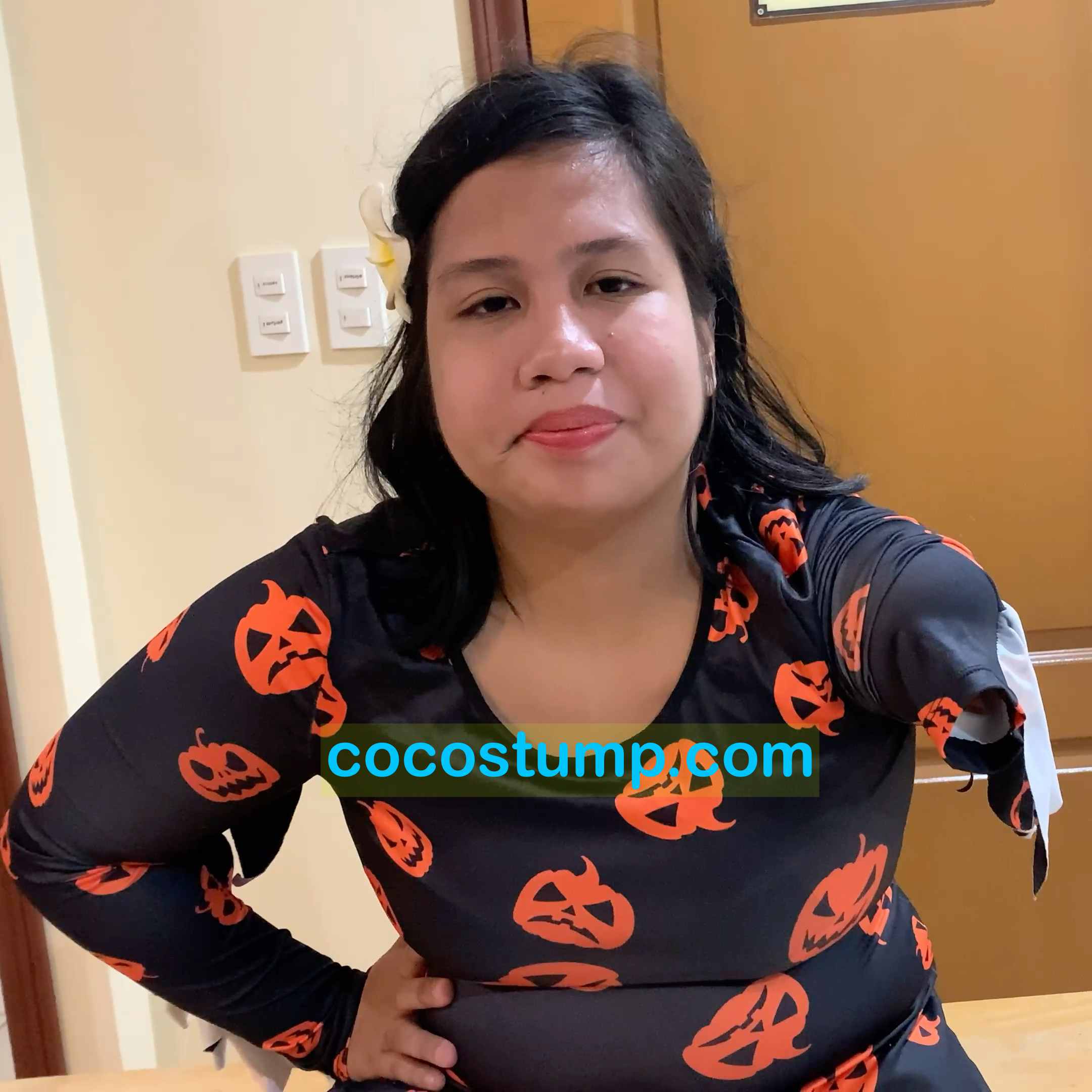 CoCoStumps-Mermaid on the table OV