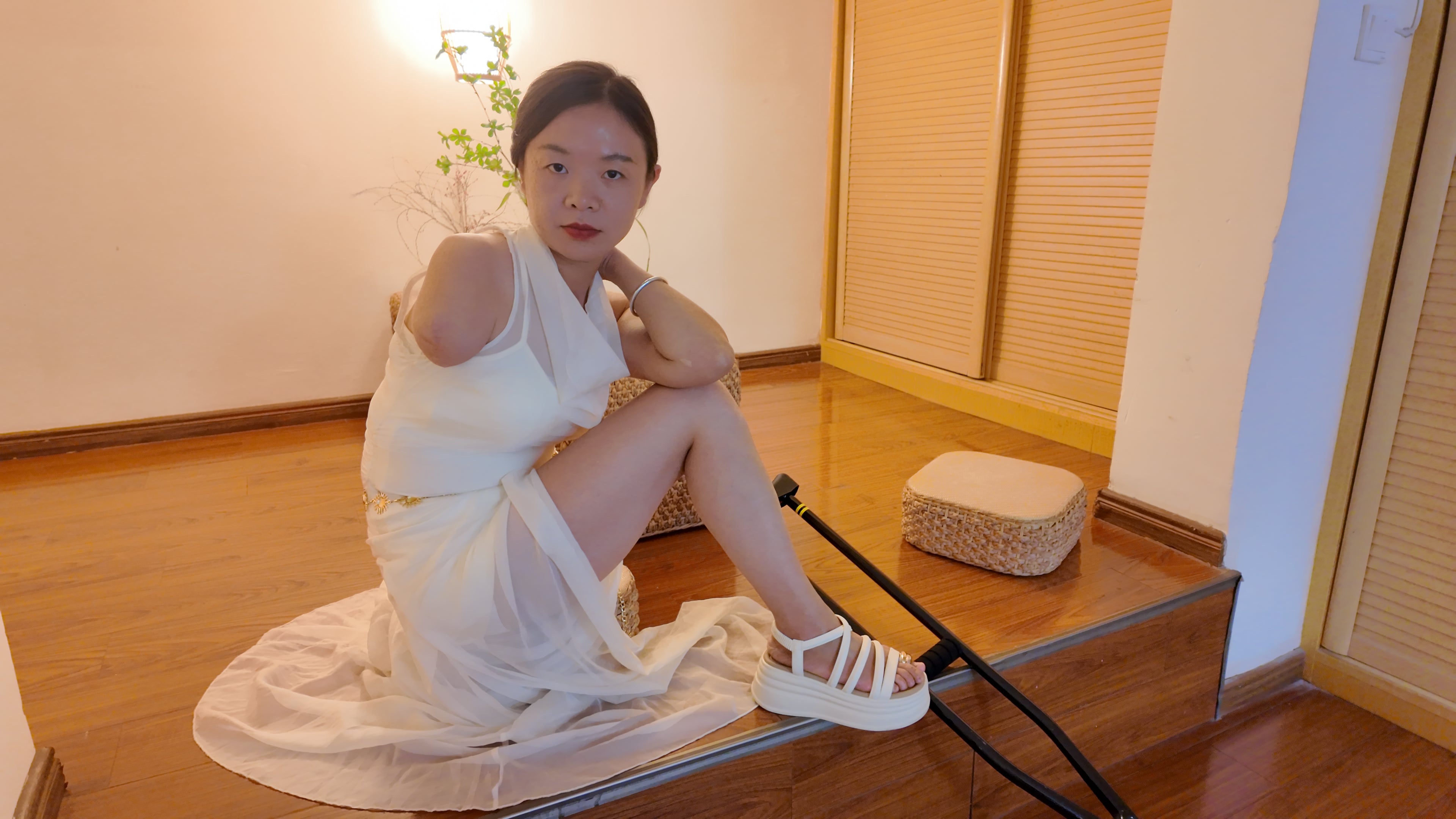 Mila The Ooe Amputee Girl - Showcasing Traditional Flower Arrangement Techniques