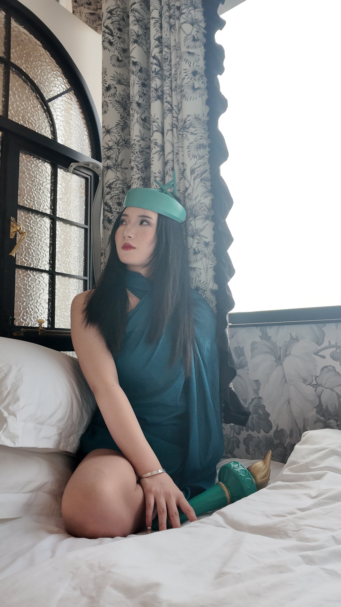 Beibei a Ooe Amputee Girl - cosplay Statue of Liberty