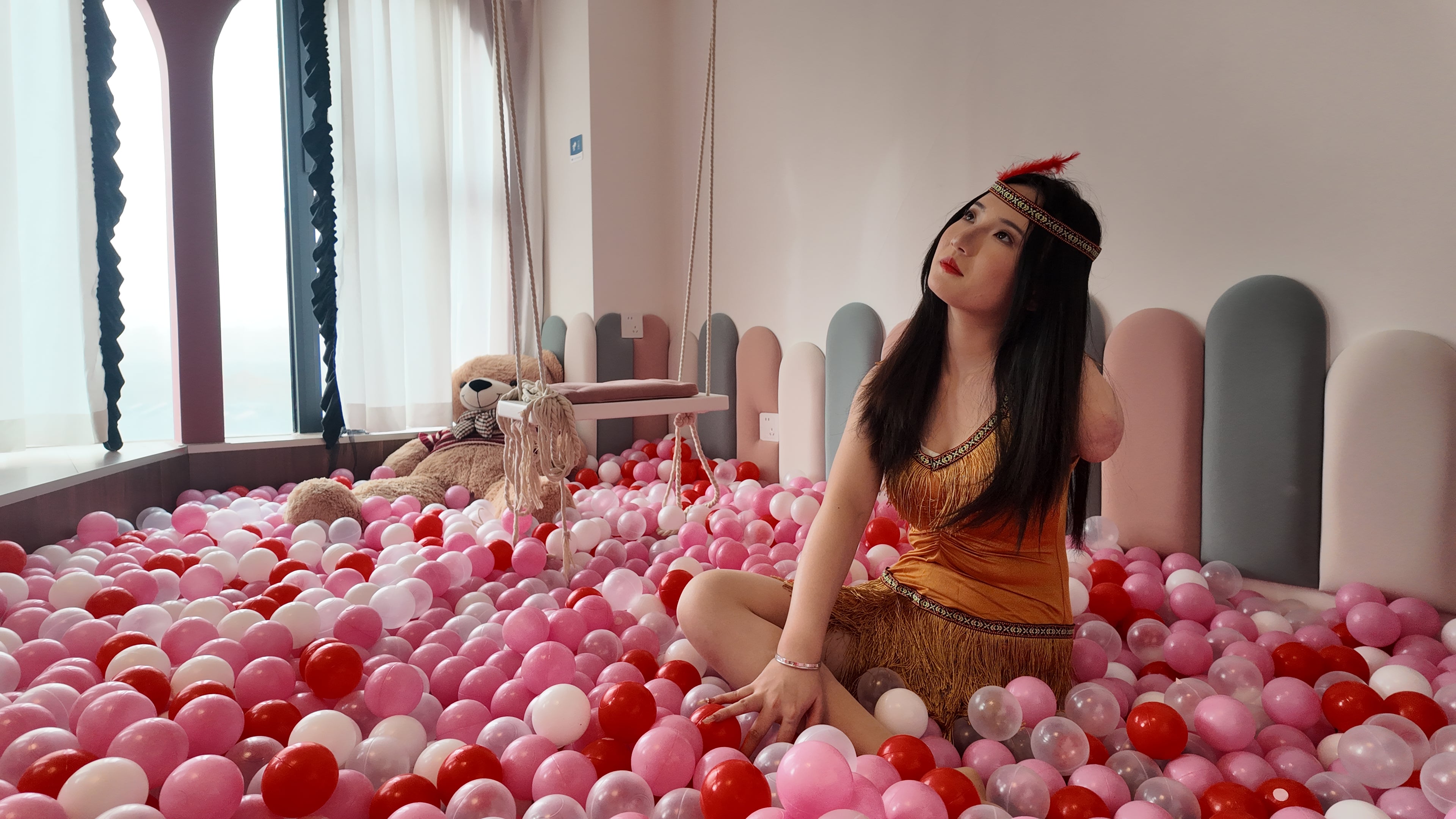 Beibei a Ooe Amputee Girl - Primitive Princess and Bubble Ball