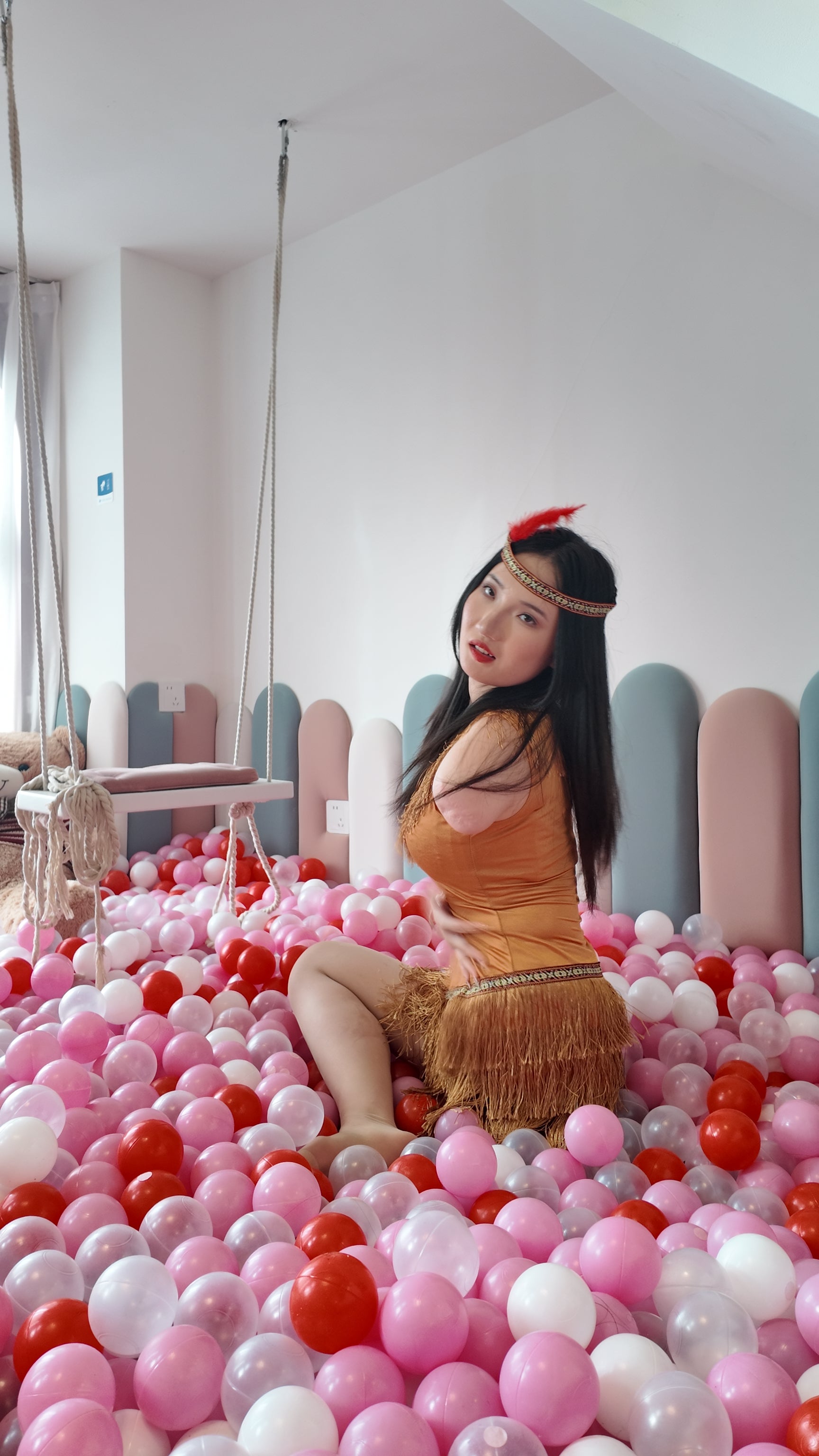 Beibei a Ooe Amputee Girl - Primitive Princess and Bubble Ball