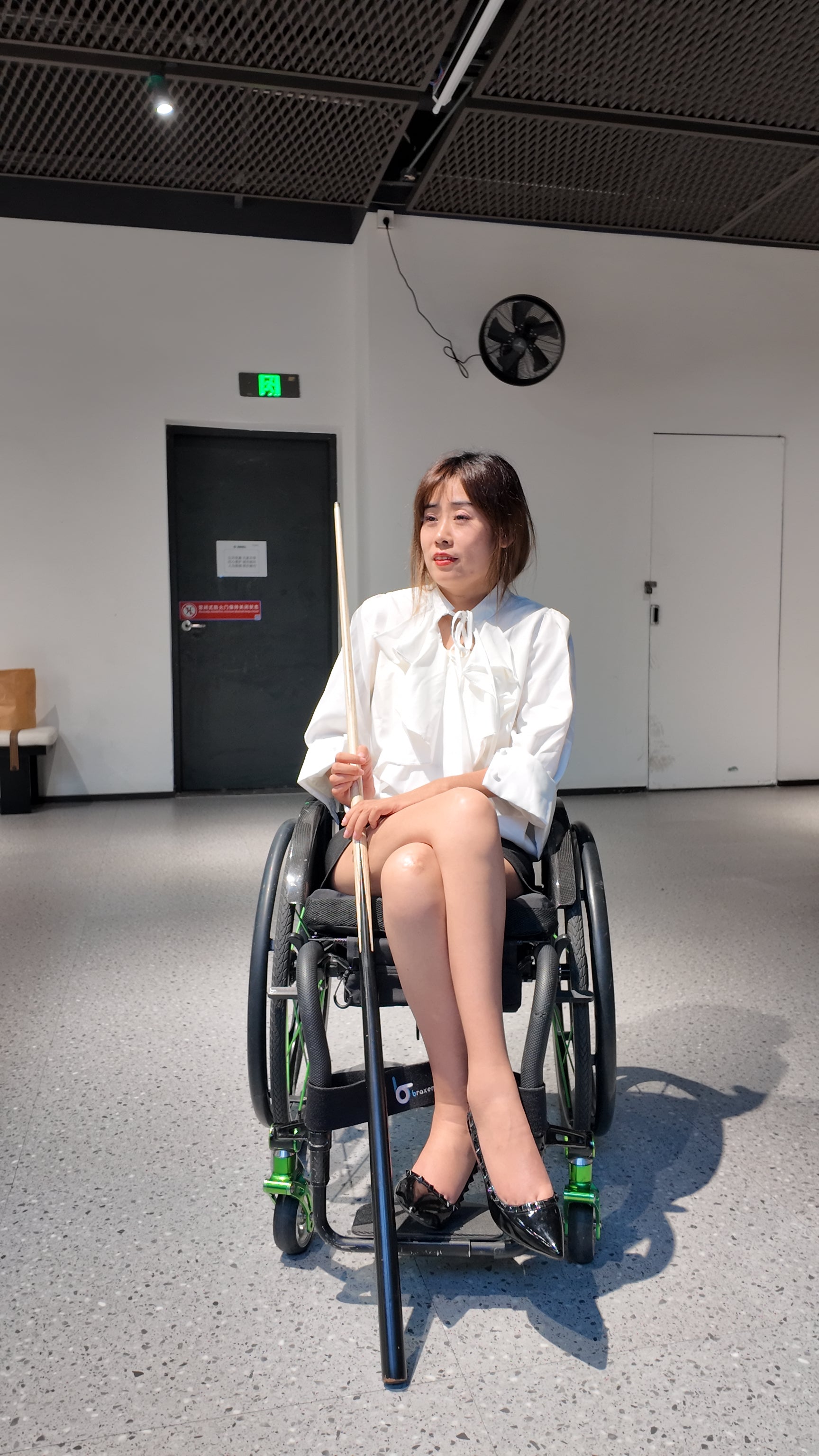 The Para Girl Cherry - First Experience Playing Billiards in a Wheelchair