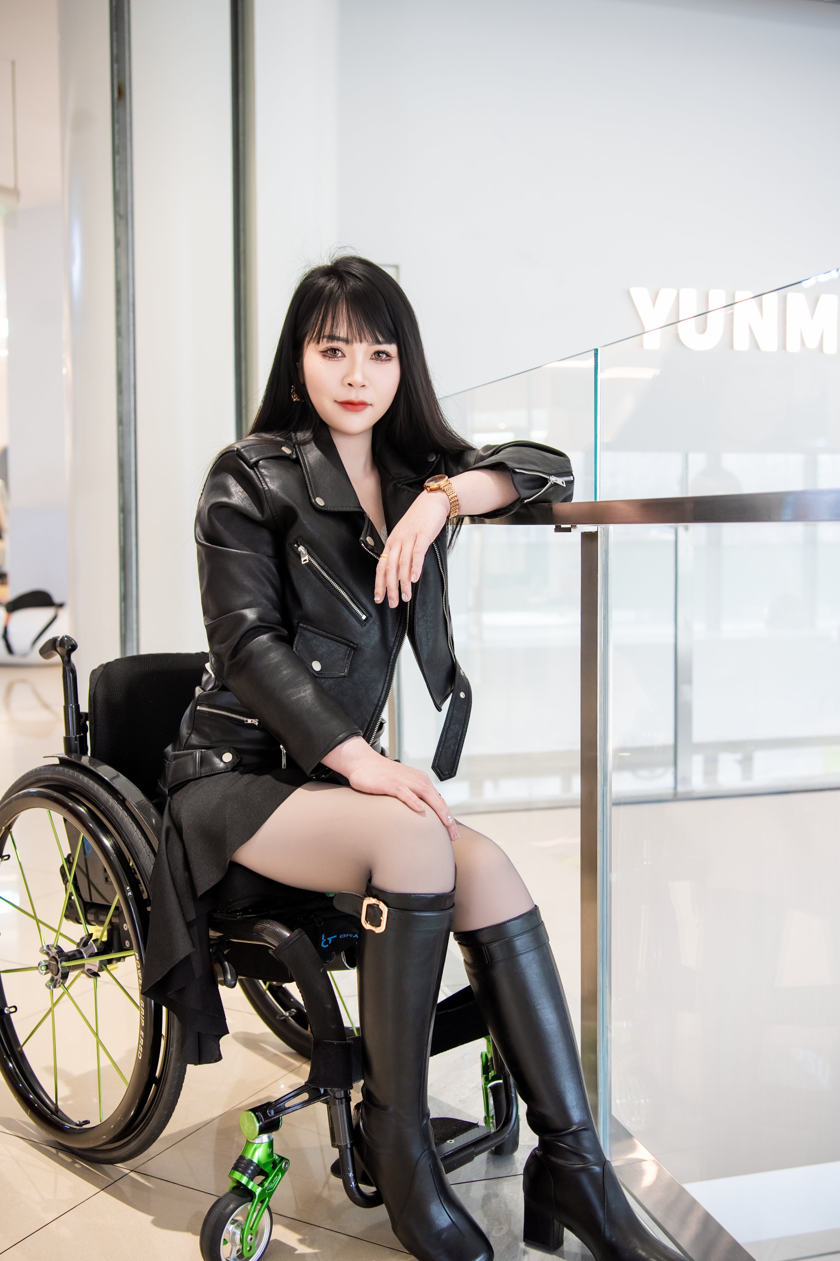 Para Girl Nora - Deadly Seduction: Leather Stockings and Thigh-High Boots