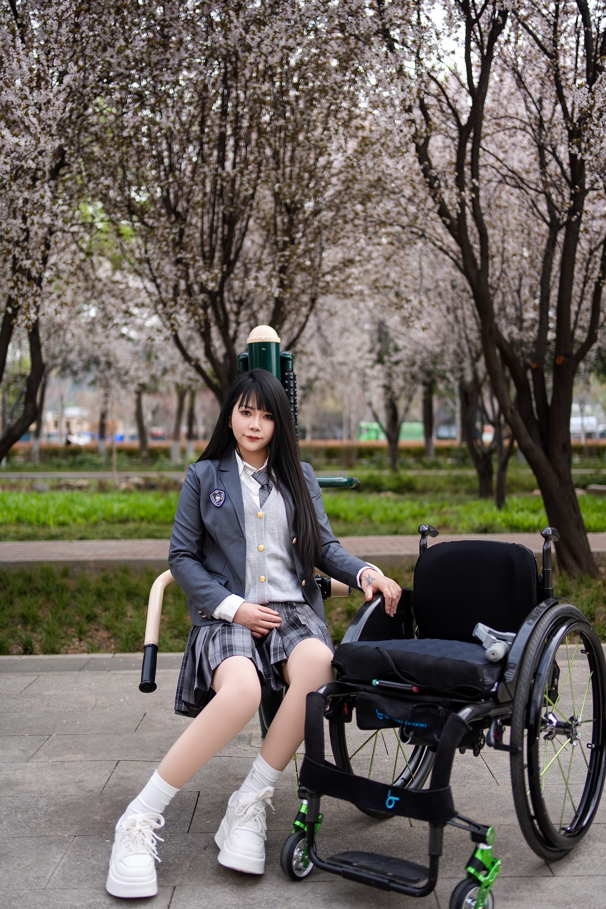 The Para Girl Nora - Cute Schoolgirl Uniform Experience with Gym Equipment