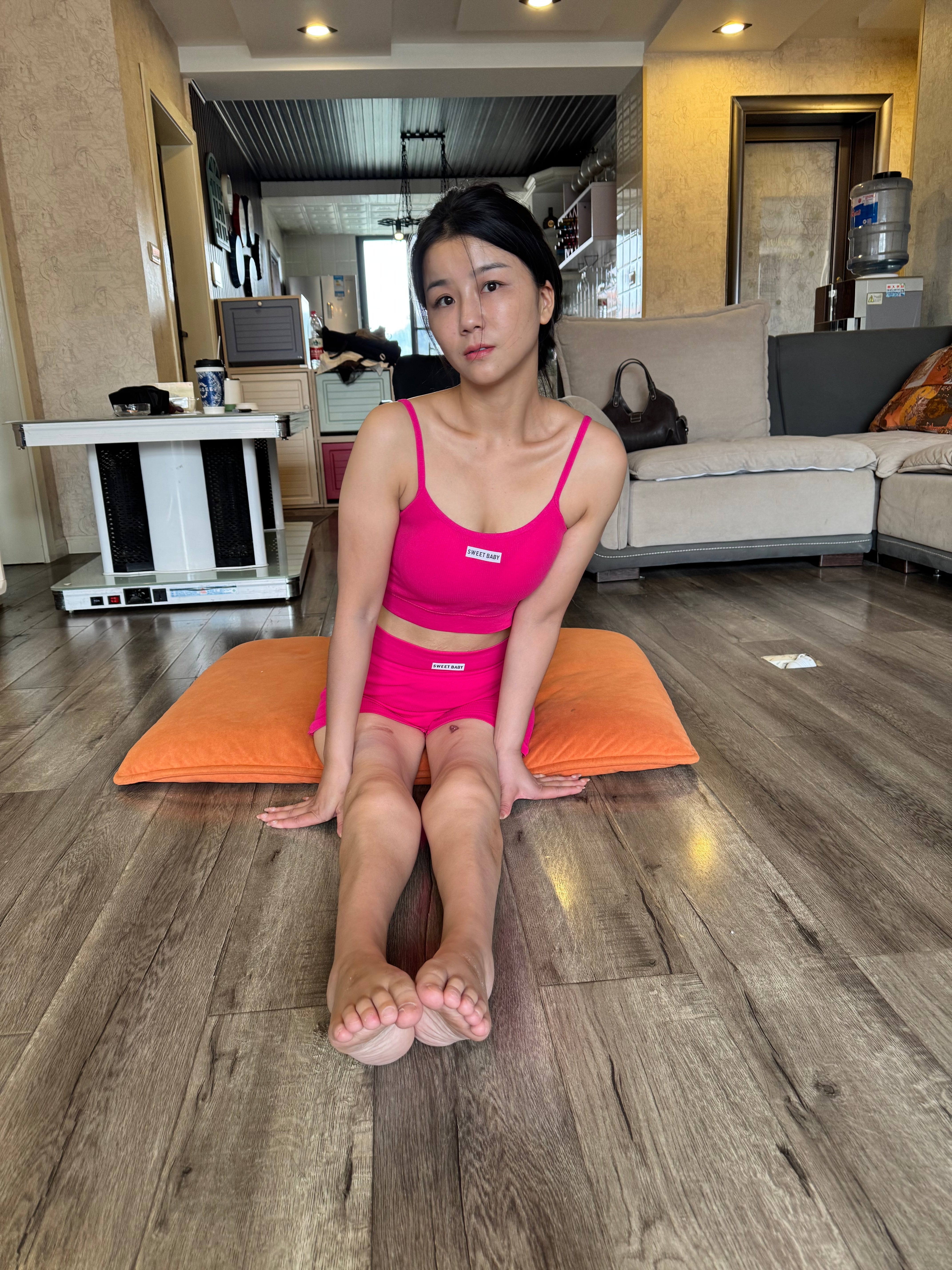 Belle: A paraplegic girl who maintains physical vitality through yoga.