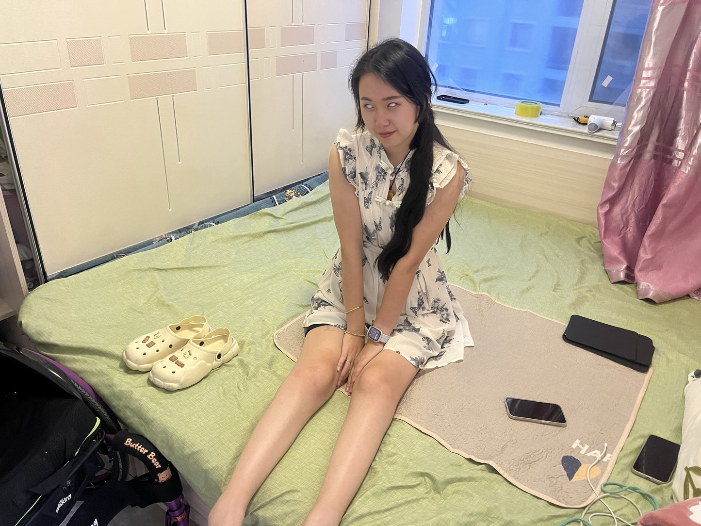 Zoe: The paraplegic girl – pretending to be blind to experience blindness.