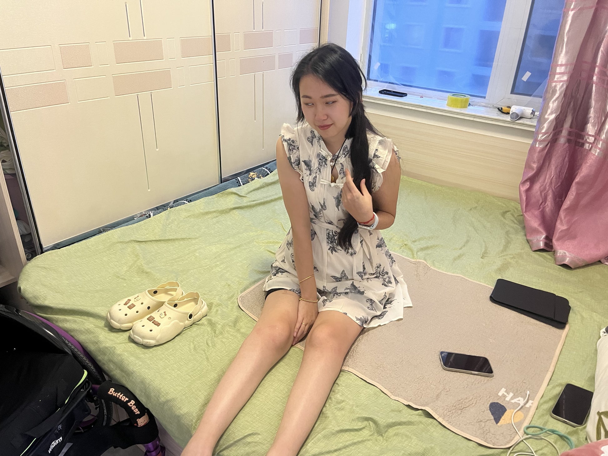Zoe: The paraplegic girl – pretending to be blind to experience blindness.