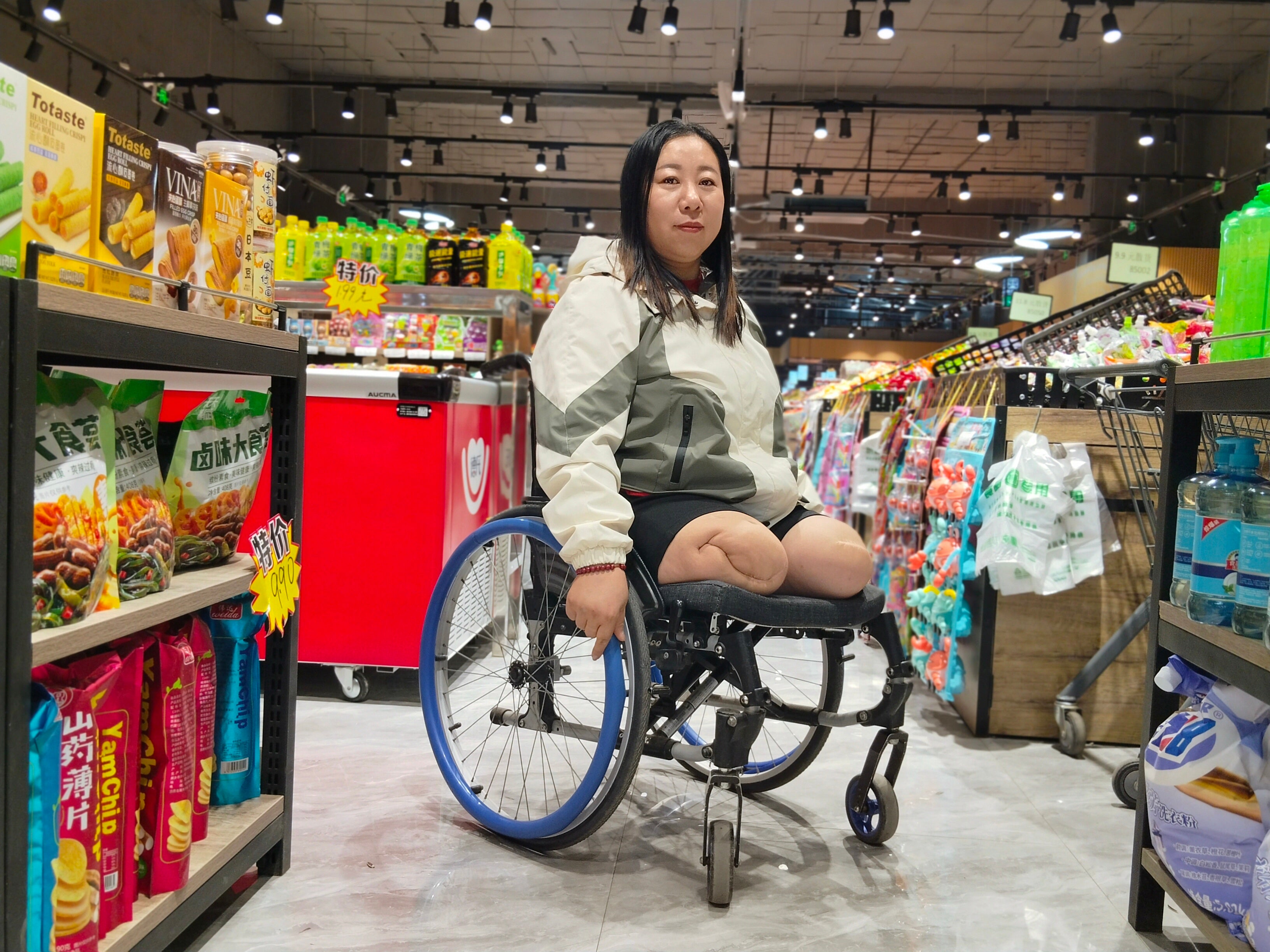 Beryl: Dak Amputee Lady - Shopping at the supermarket in a wheelchair
