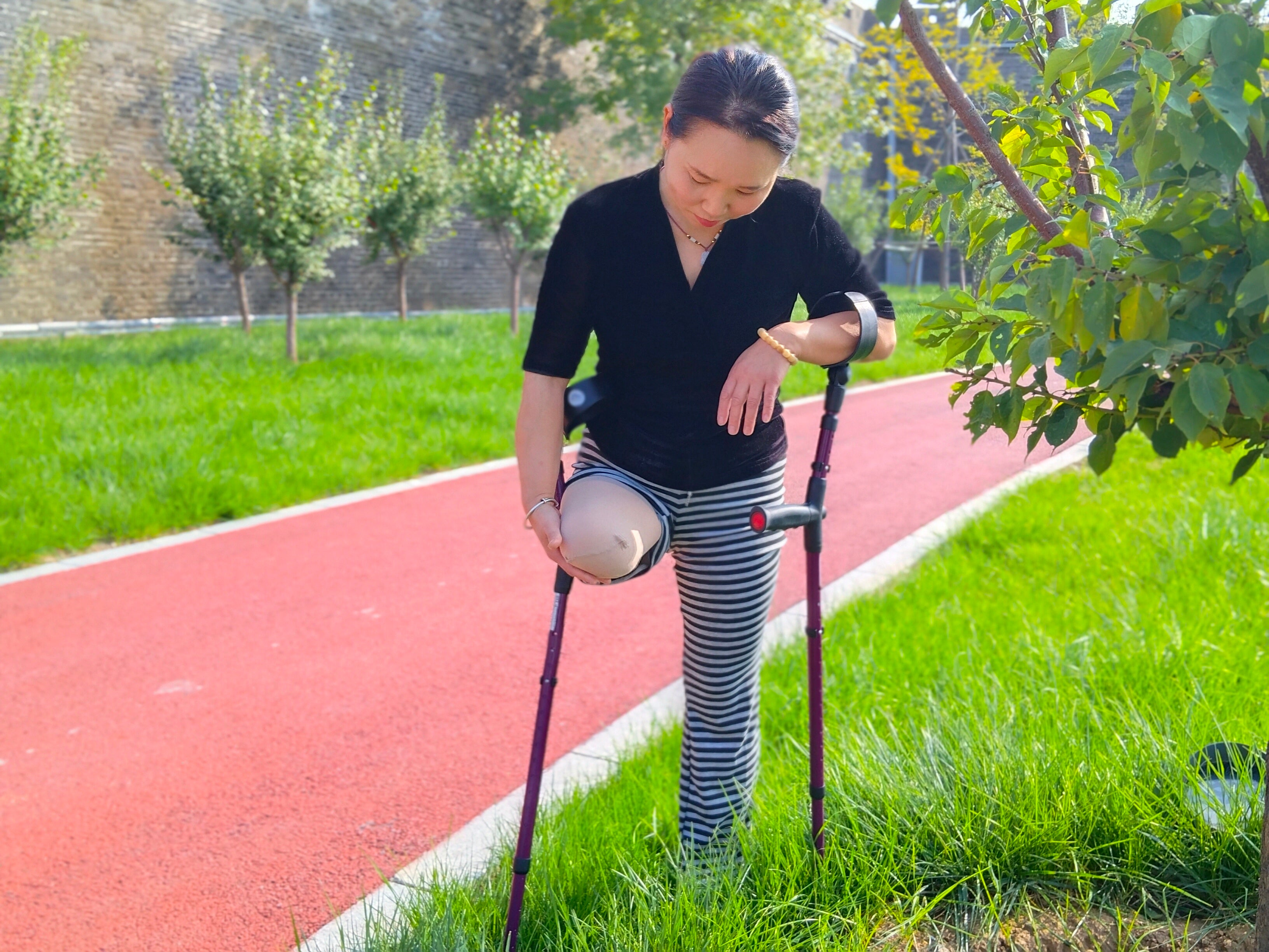 Gigi: Sak Amputee Girl - Using elbow crutches to go out for a walk in spring.