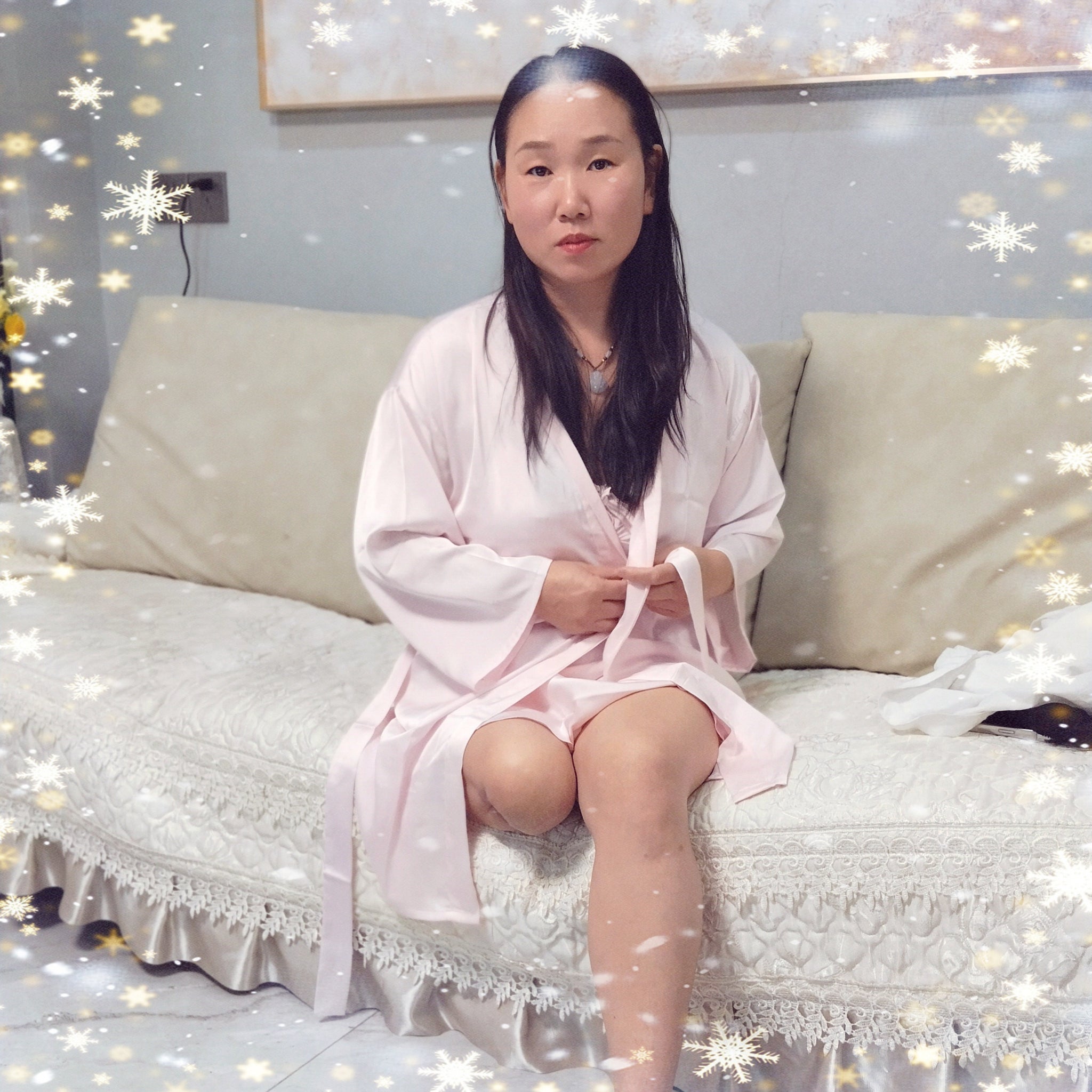 Gigi: Sak Amputee Girl - Tidying up her room in pink pajamas