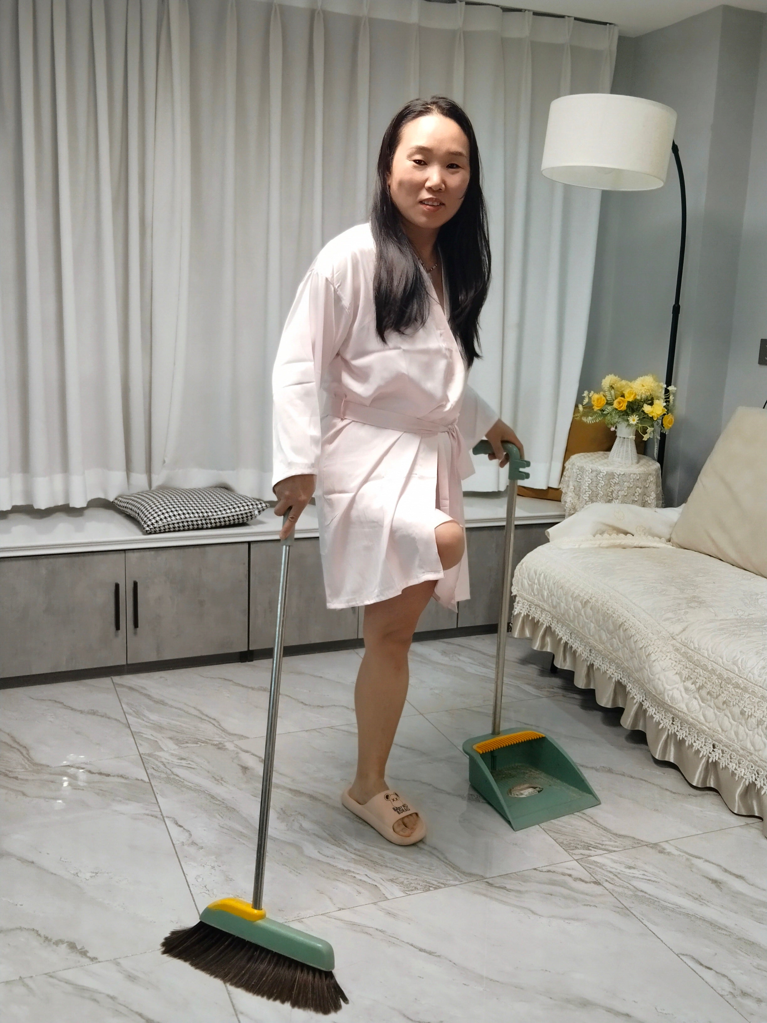 Gigi: Sak Amputee Girl - Tidying up her room in pink pajamas
