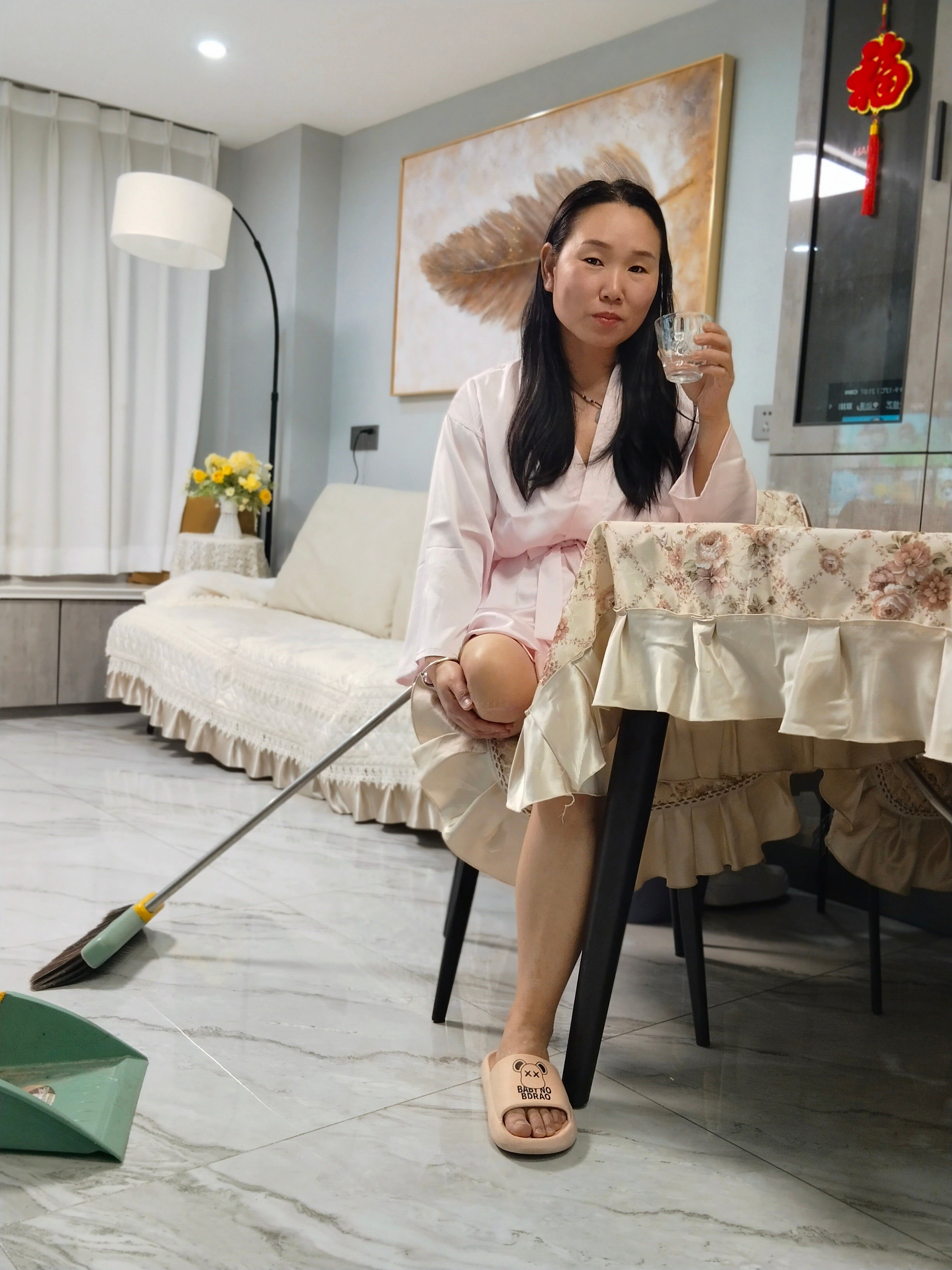 Gigi: Sak Amputee Girl - Tidying up her room in pink pajamas