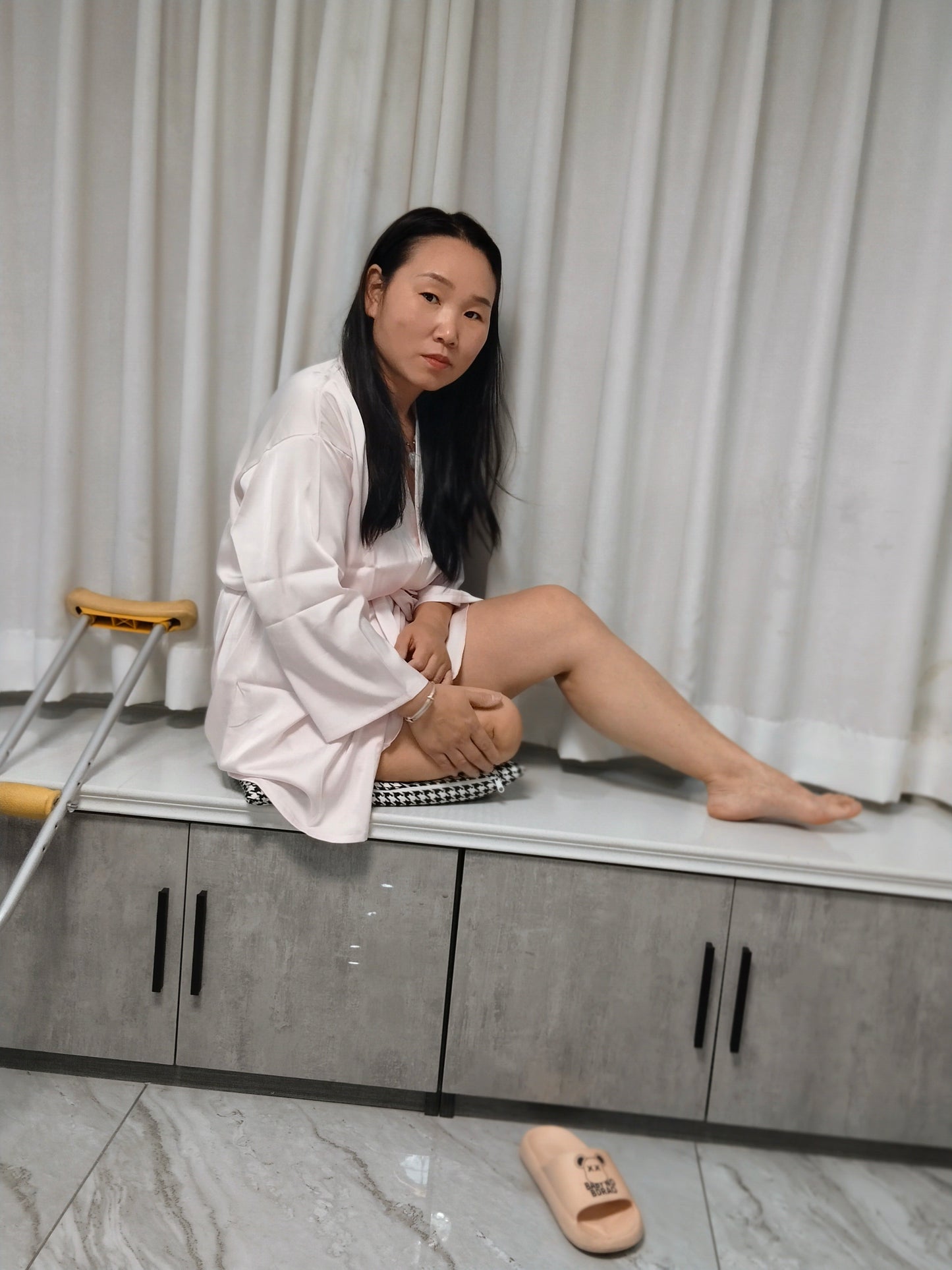 Gigi: Sak Amputee Girl - Tidying up her room in pink pajamas
