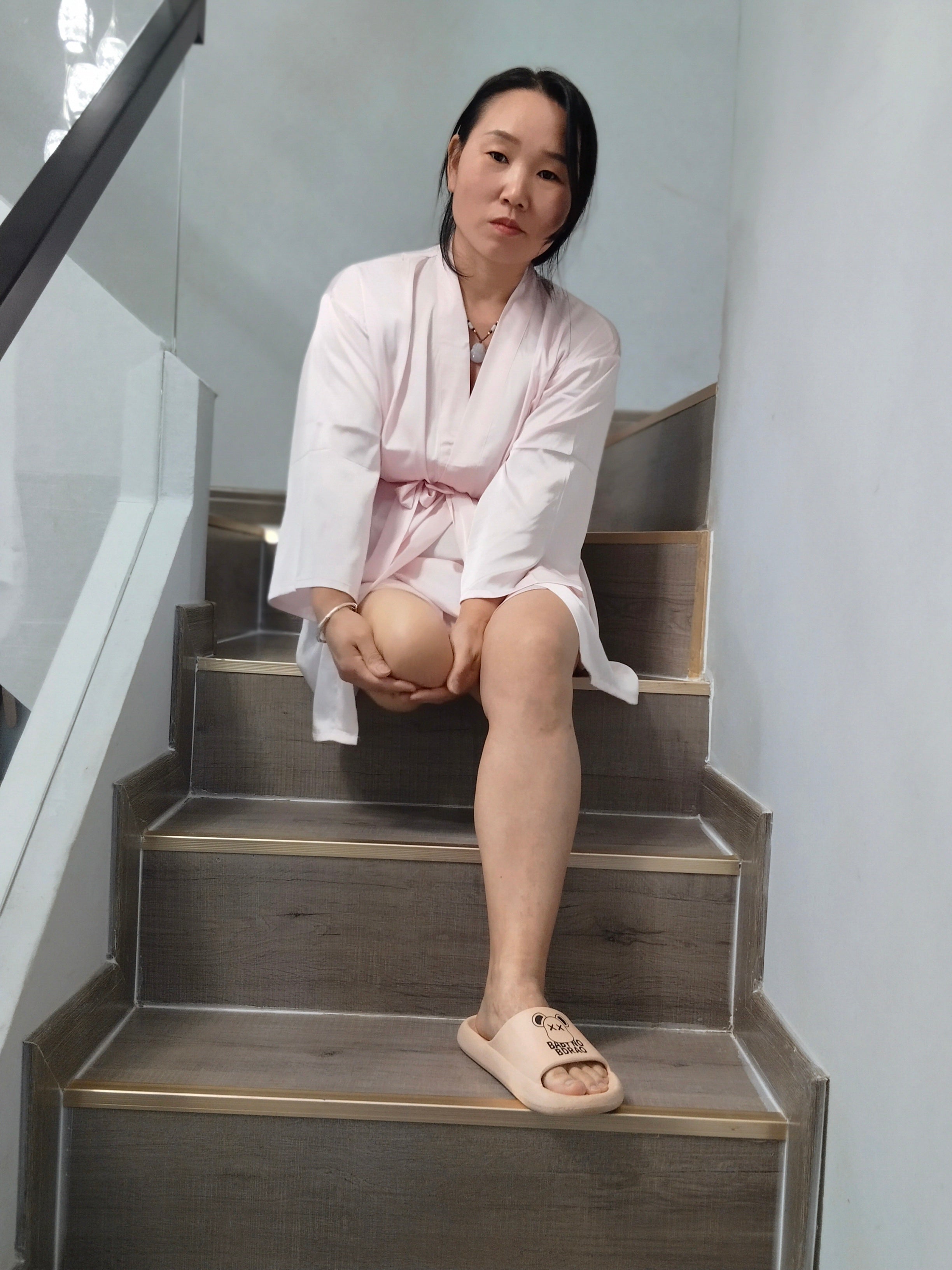 Gigi: Sak Amputee Girl - Tidying up her room in pink pajamas