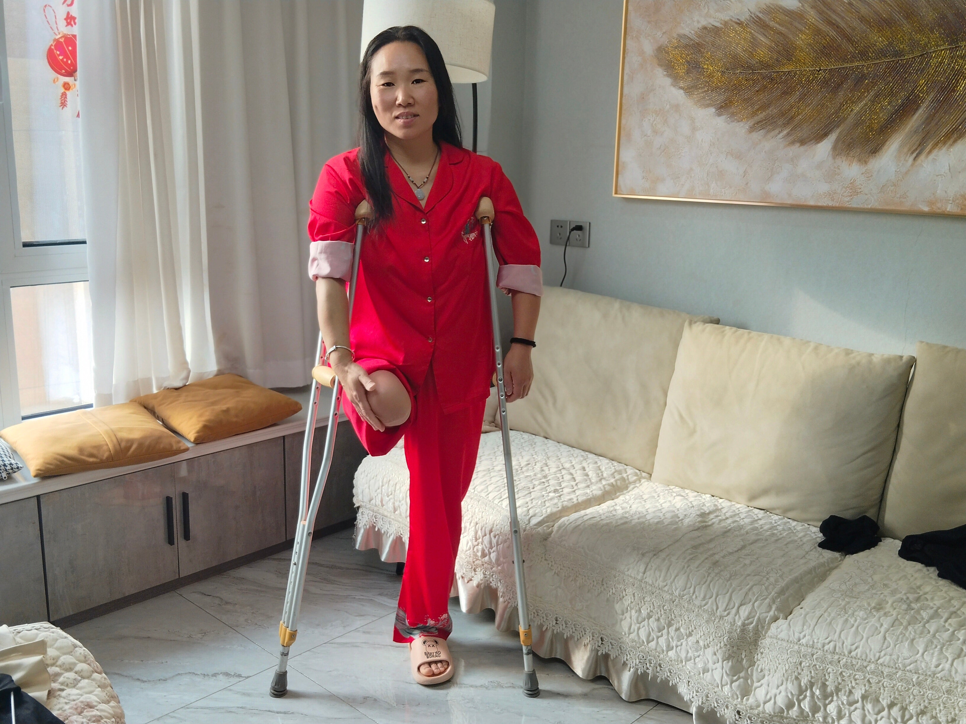 Gigi: Sak Amputee Girl - Washing hair and cleaning limbs after waking up