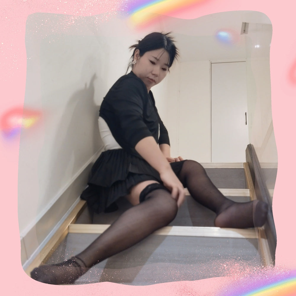 Twlia, a girl with polio, wore stockings and high heels and pretended to be paralyzed.