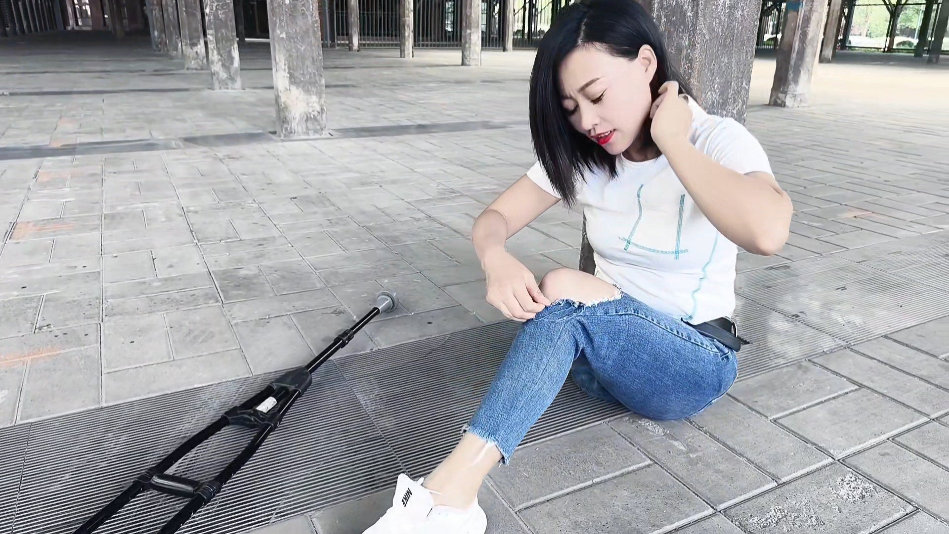 Emma: Shd Amputee Girl, graceful steps, walking alone in the city