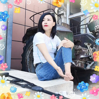 Emma: Shd Amputee Girl, graceful steps, walking alone in the city