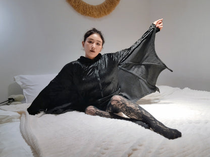 Rose The Polio Girl: A bold departure – black maxi dress， lace stockings,high heels.