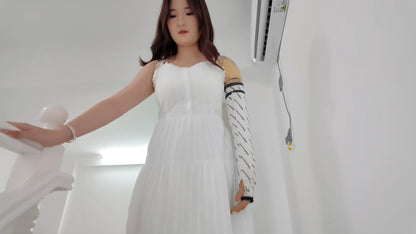 Beibei: OOE Amputee Girl gets up early to wear a prosthetic leg and go down the stairs