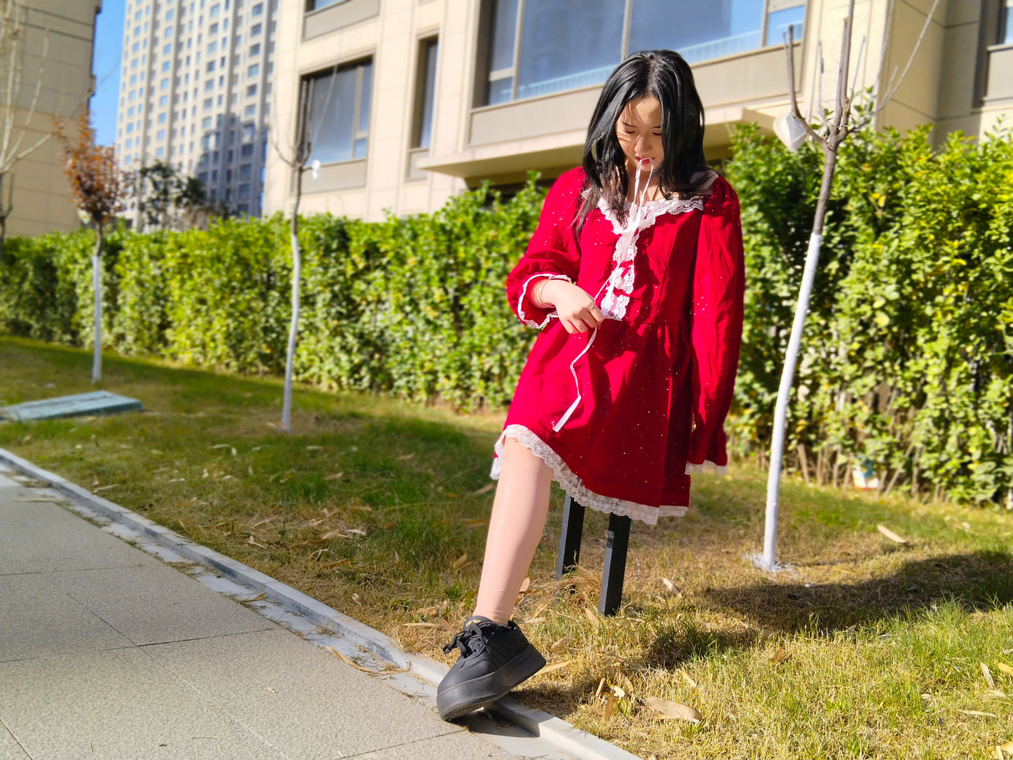 Beibei: OOE Amputee Girl New Year Special - Red Lovers