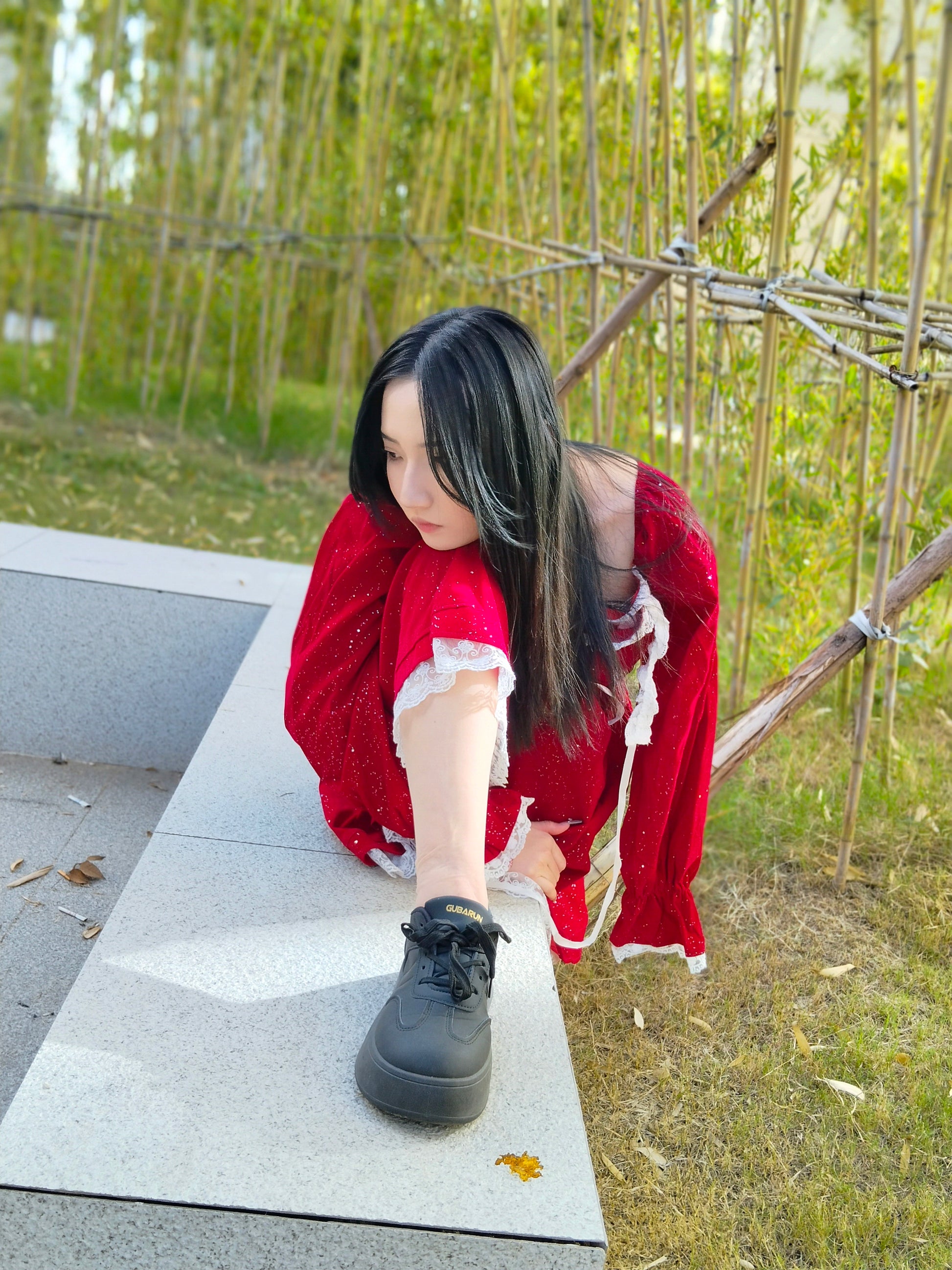 Beibei: OOE Amputee Girl New Year Special - Red Lovers