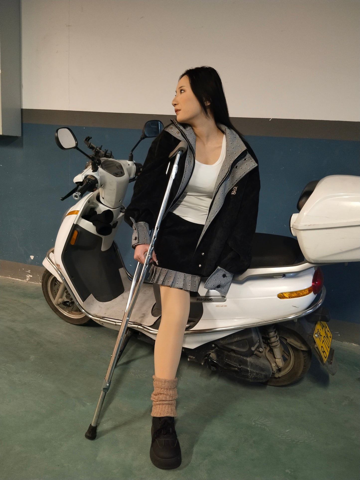 Beibei a Ooe Amputee Girl - A Terrifying Experience in the Underground Garage