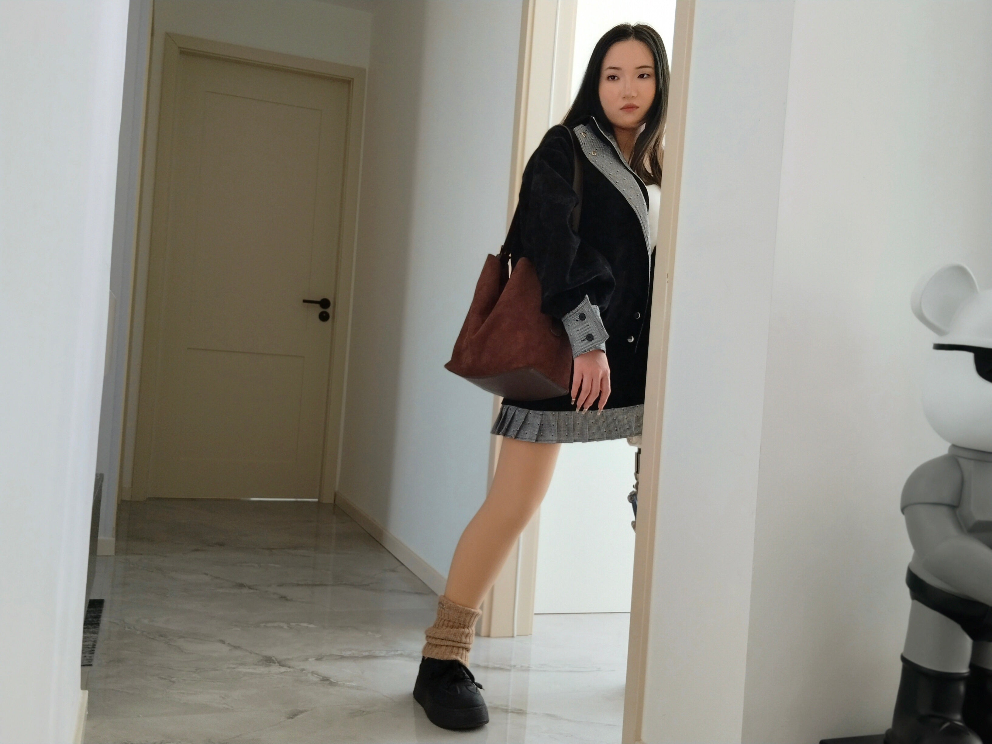 Beibei a Ooe Amputee Girl - A Terrifying Experience in the Underground Garage