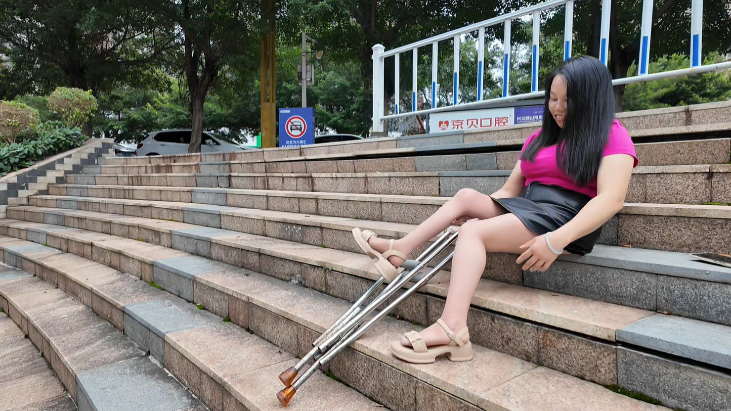 New Model New Videos - Willow The Polio Girl strolls in the park on crutches