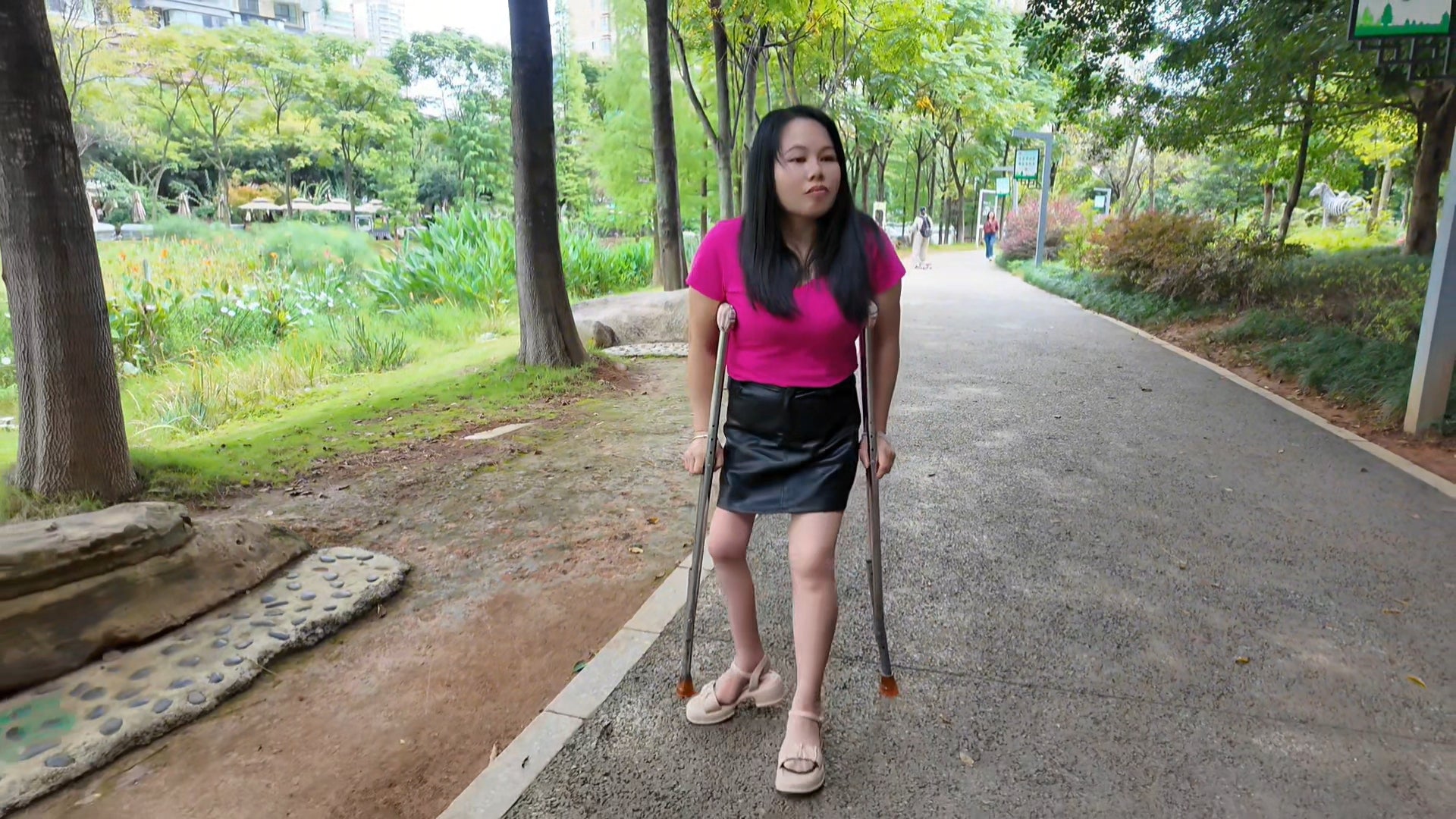 New Model New Videos - Willow The Polio Girl strolls in the park on crutches