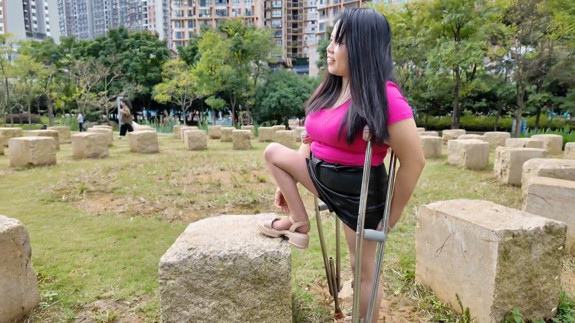 New Model New Videos - Willow The Polio Girl strolls in the park on crutches
