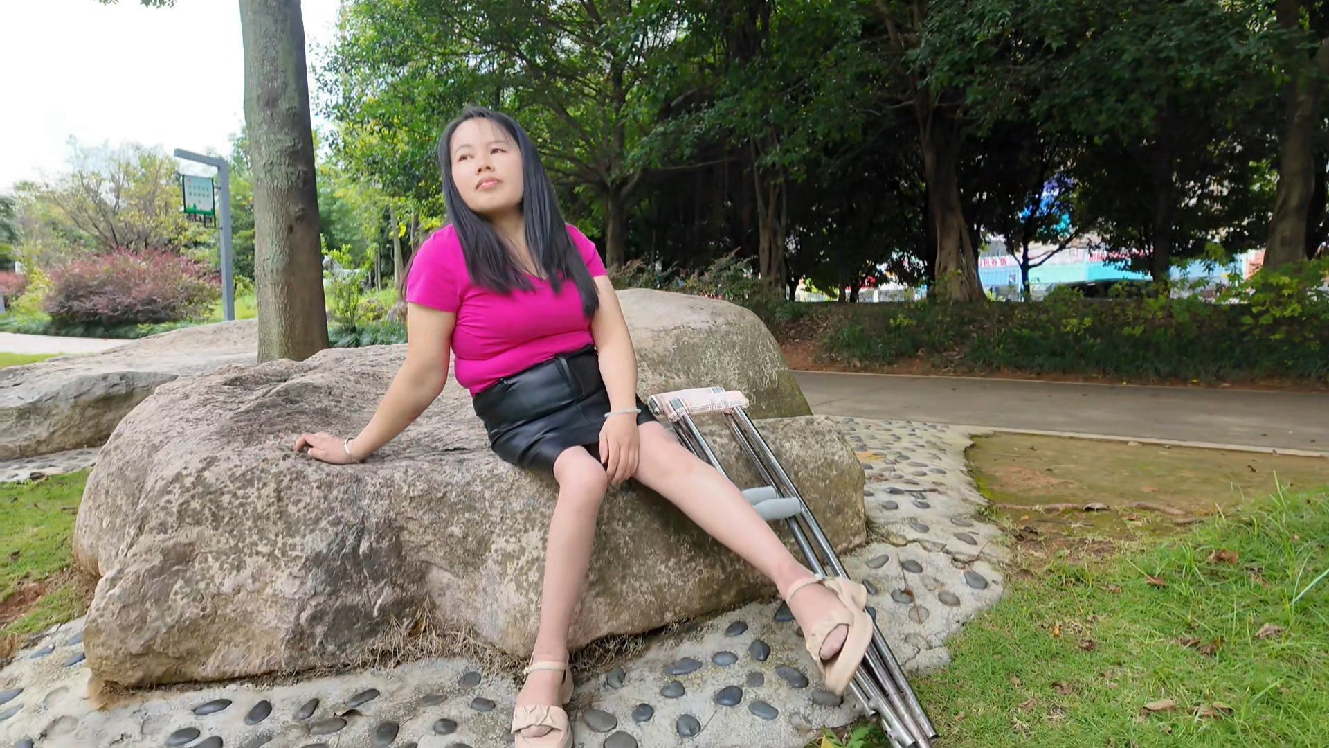 New Model New Videos - Willow The Polio Girl strolls in the park on crutches