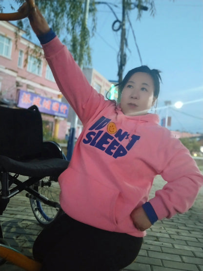 Beryl: Dak Amputee Girl - Using a wheelchair to try out fitness equipment