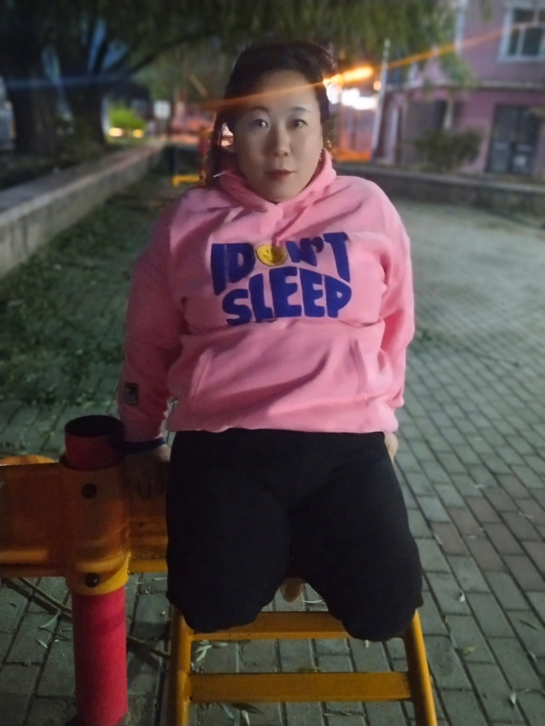 Beryl: Dak Amputee Girl - Using a wheelchair to try out fitness equipment