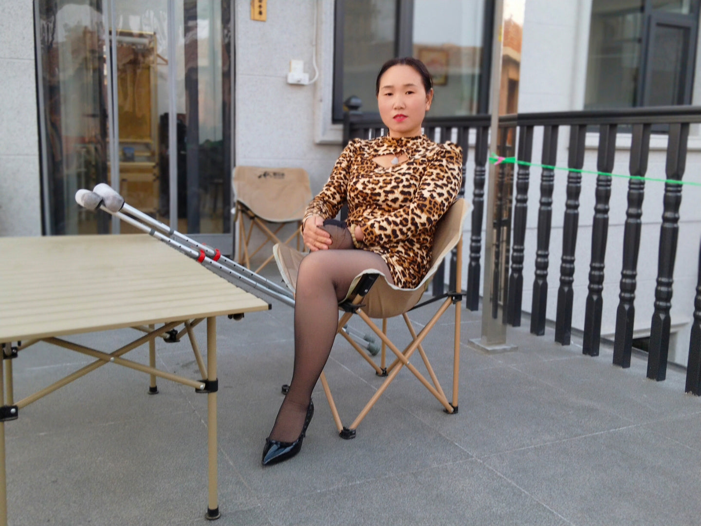 Gigi: Sak Amputee Girl, wearing leopard print stockings and using crutches