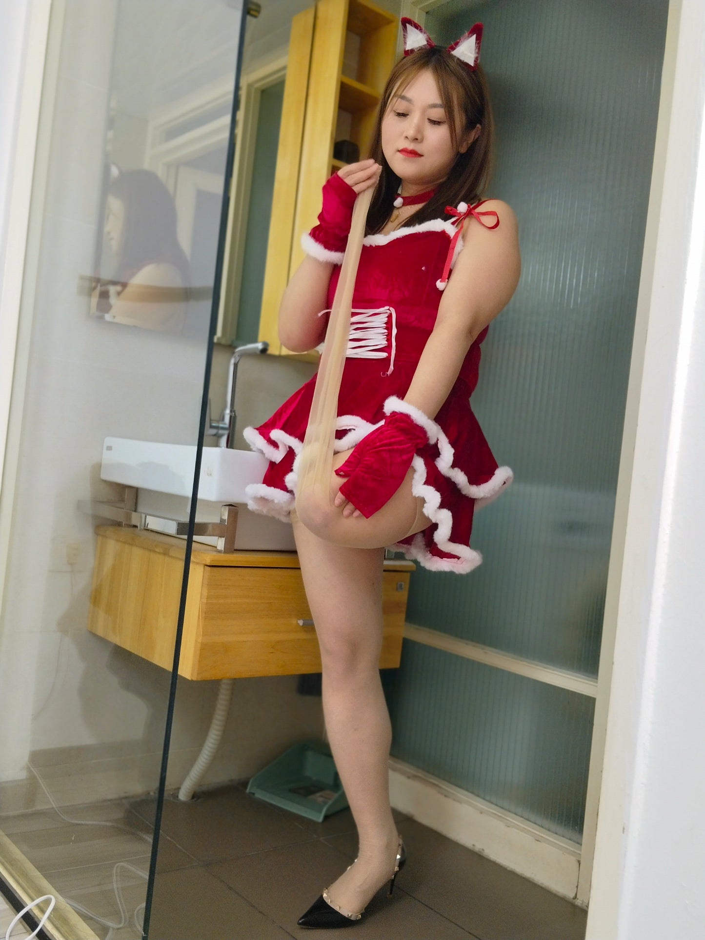 New Model, New Videos - Grace's Christmas Special