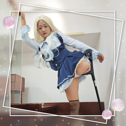 Naomi Sak, an amputee girl, cosplays as Arona from Blue Archive (high-quality rendition)